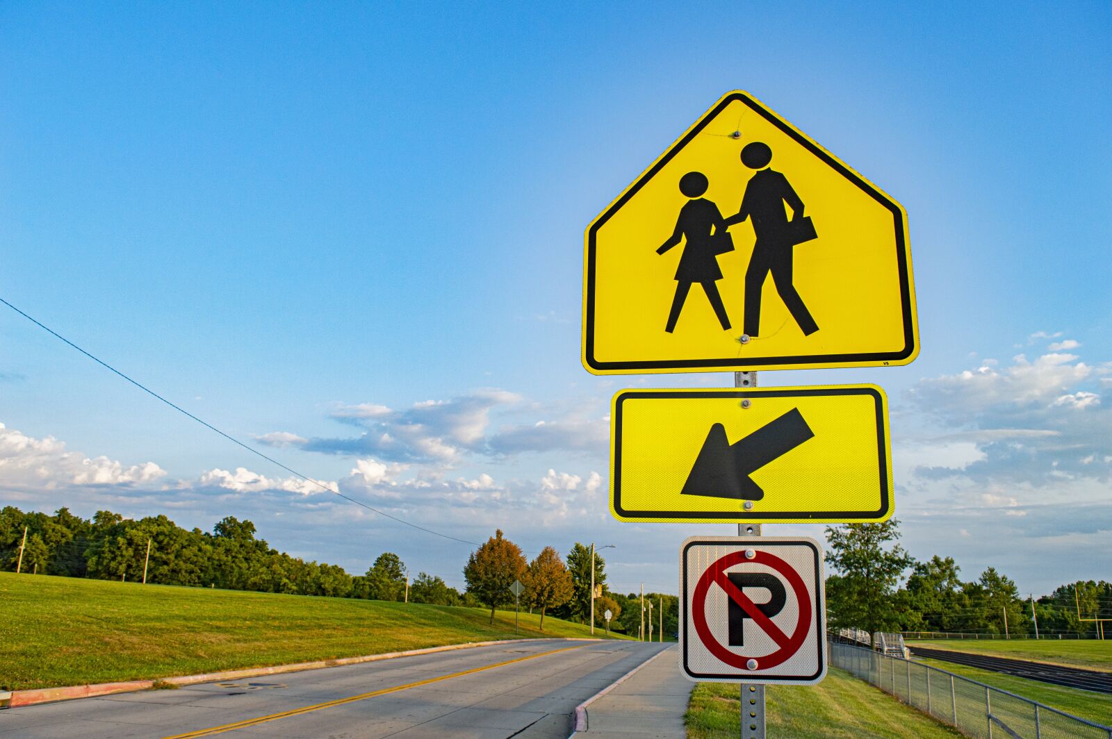 Nikon D3200 sample photo. Road sign, walking sign photography