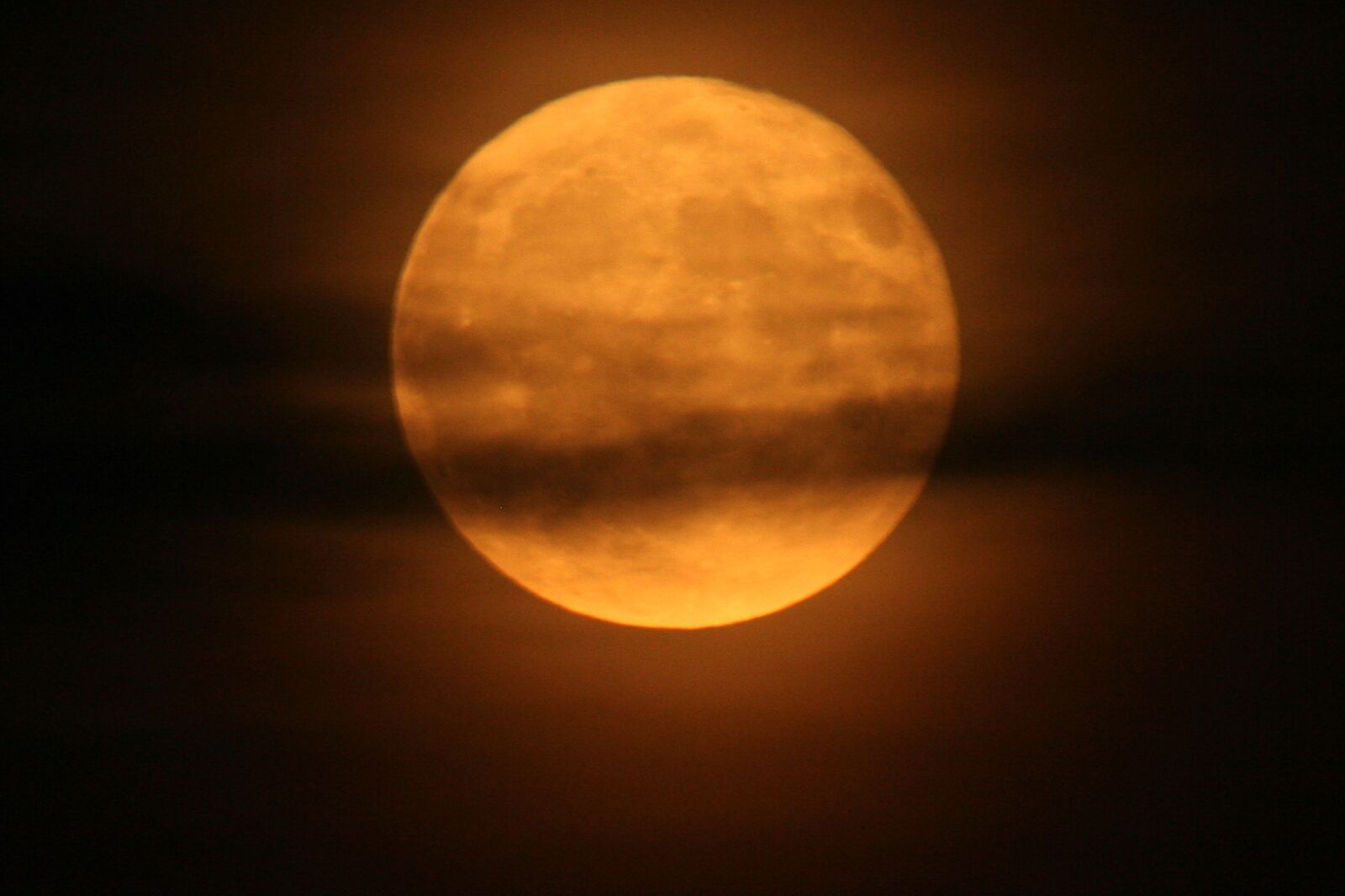 Canon EOS 350D (EOS Digital Rebel XT / EOS Kiss Digital N) sample photo. Moon, full, night photography