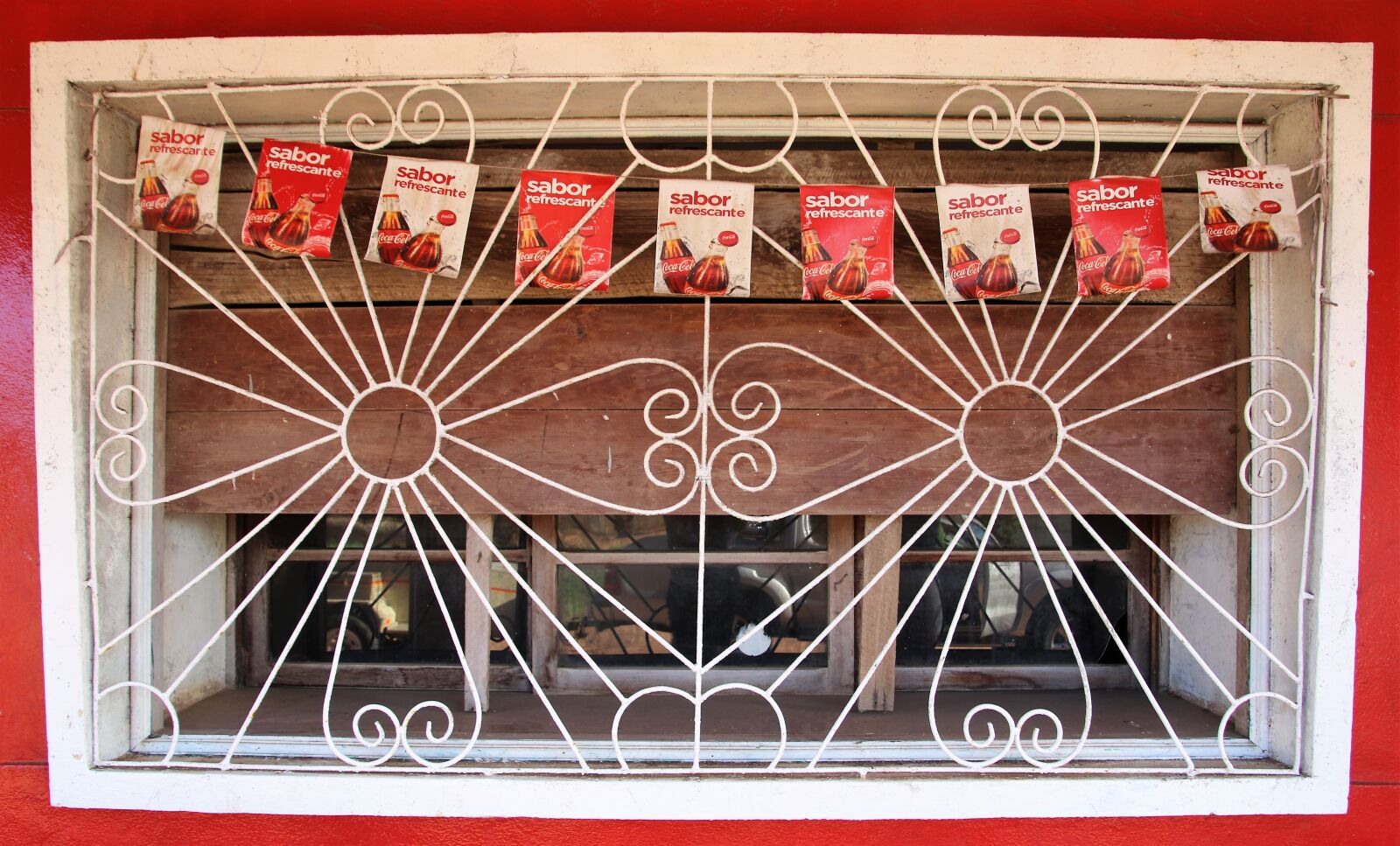 Canon EOS 7D Mark II sample photo. Decorative, iron, red, shop photography