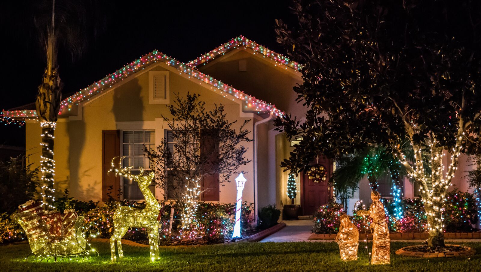 Sony Cyber-shot DSC-RX1R II + 35mm F2.0 sample photo. Architecture, house, christmas night photography