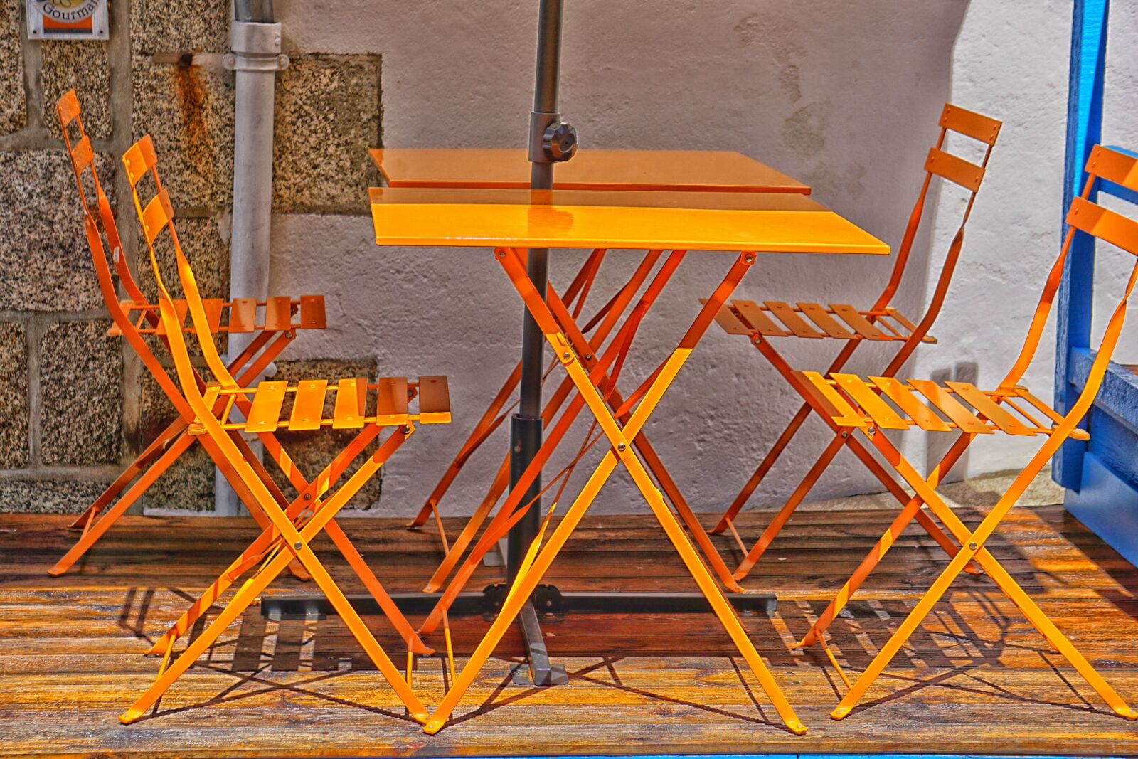 Sony E 55-210mm F4.5-6.3 OSS sample photo. Tables, chairs, coffee photography