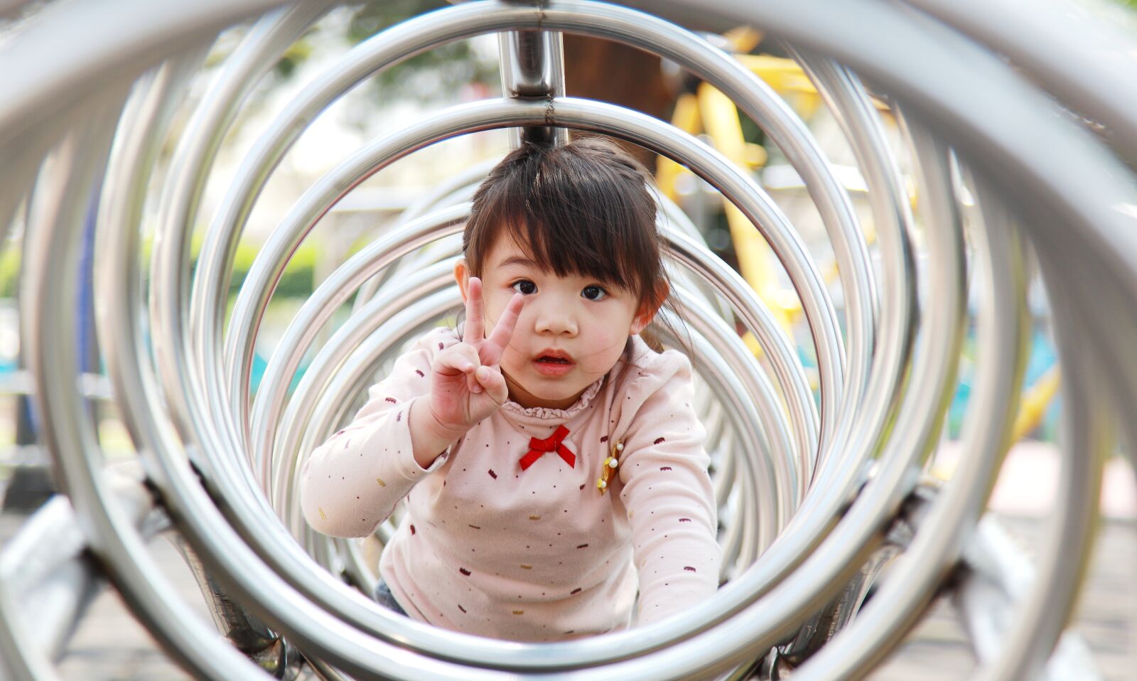Canon EOS 5D Mark II sample photo. Child, pleasure, compact photography