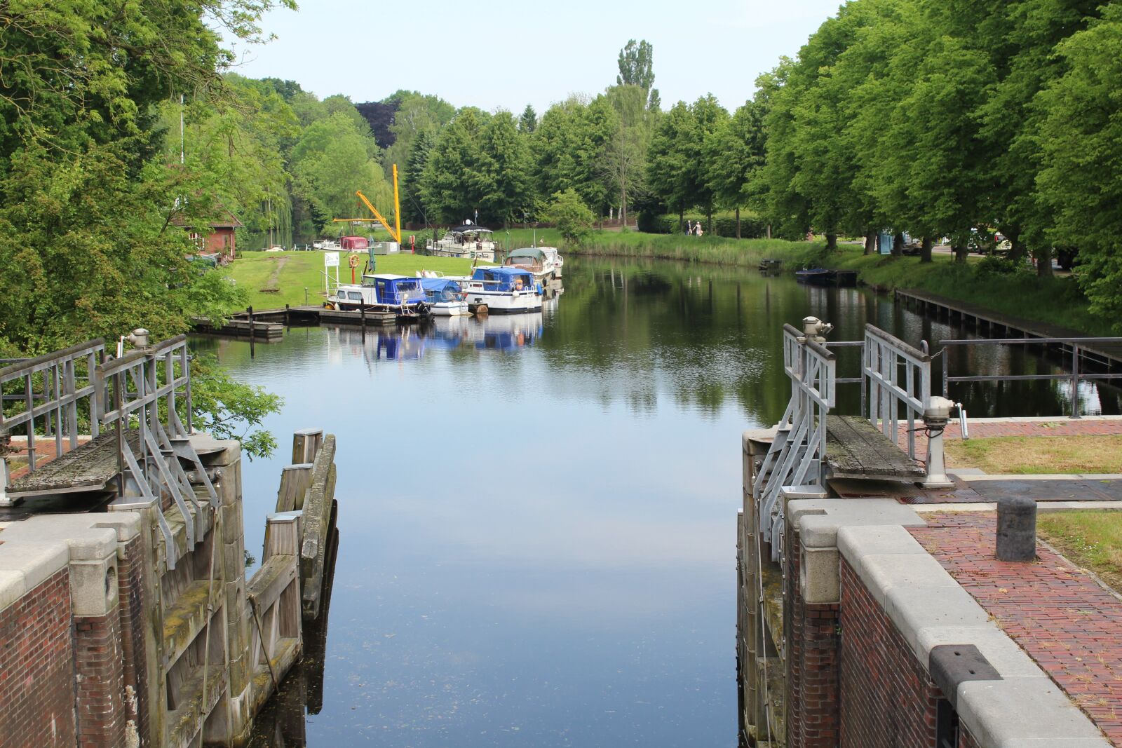 Canon EOS 600D (Rebel EOS T3i / EOS Kiss X5) sample photo. Floodgate, lock, water photography