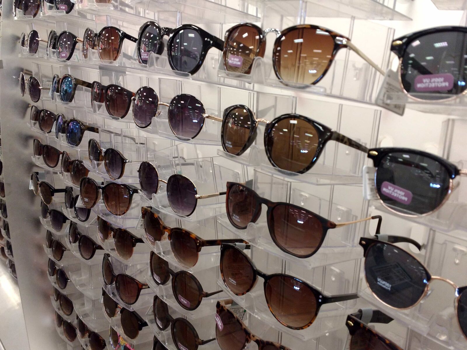 Motorola MotoG3 sample photo. Sunglasses, indoors, desktop, luxury photography