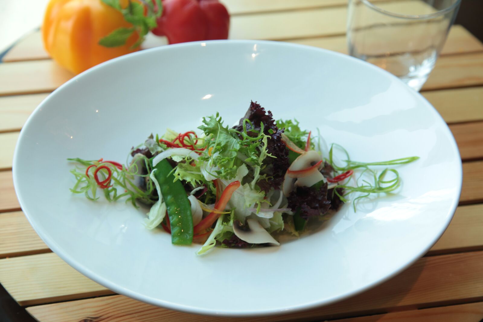Canon EOS 5D Mark II sample photo. Salad, lettuce, raw photography