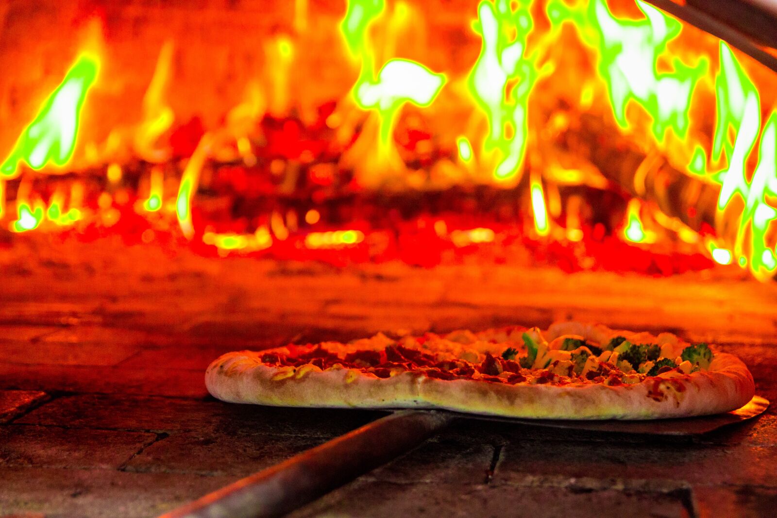 Canon EOS 700D (EOS Rebel T5i / EOS Kiss X7i) sample photo. Pizza, fire, firewood photography