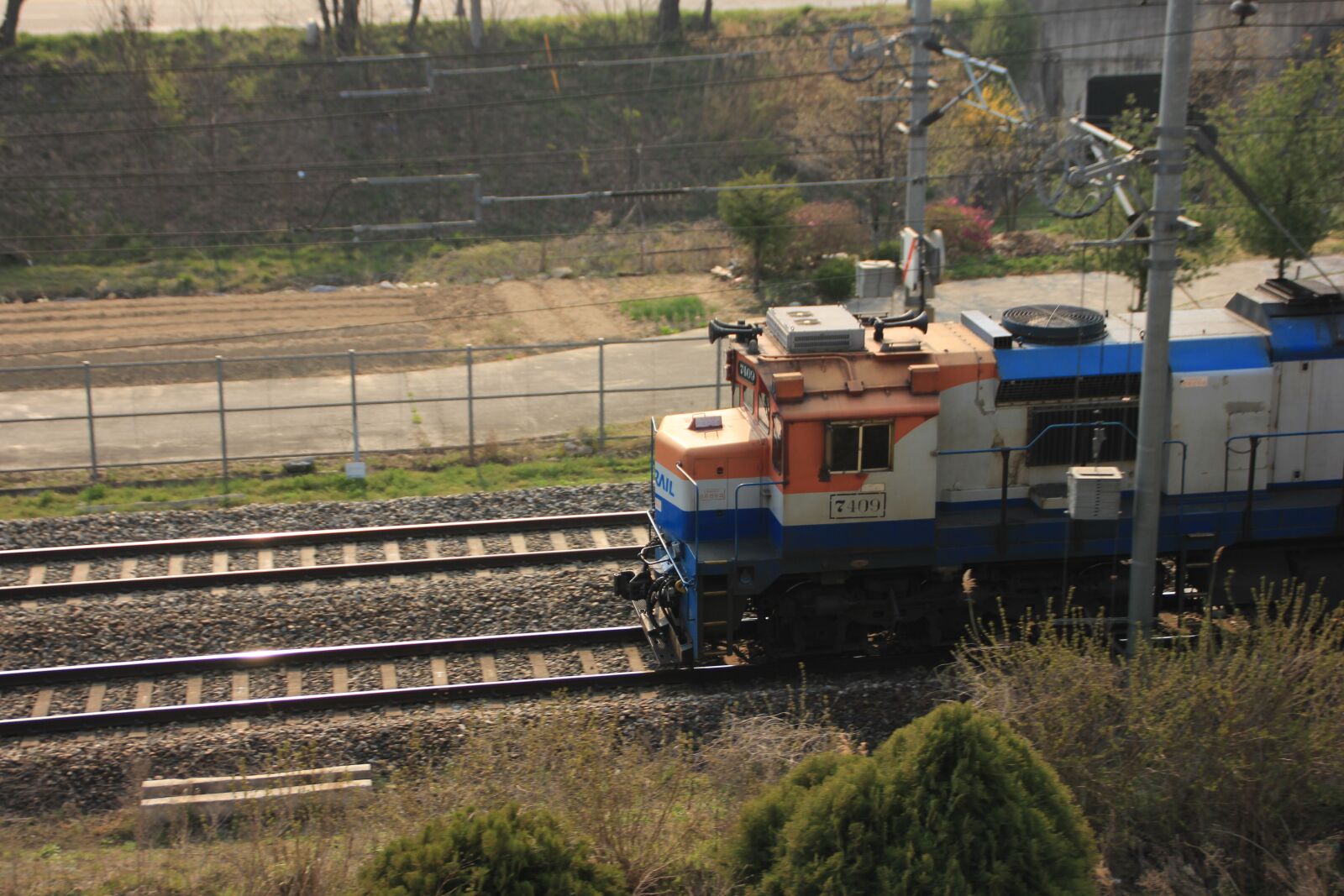 Canon EOS 600D (Rebel EOS T3i / EOS Kiss X5) sample photo. Korea, railway, transportation photography