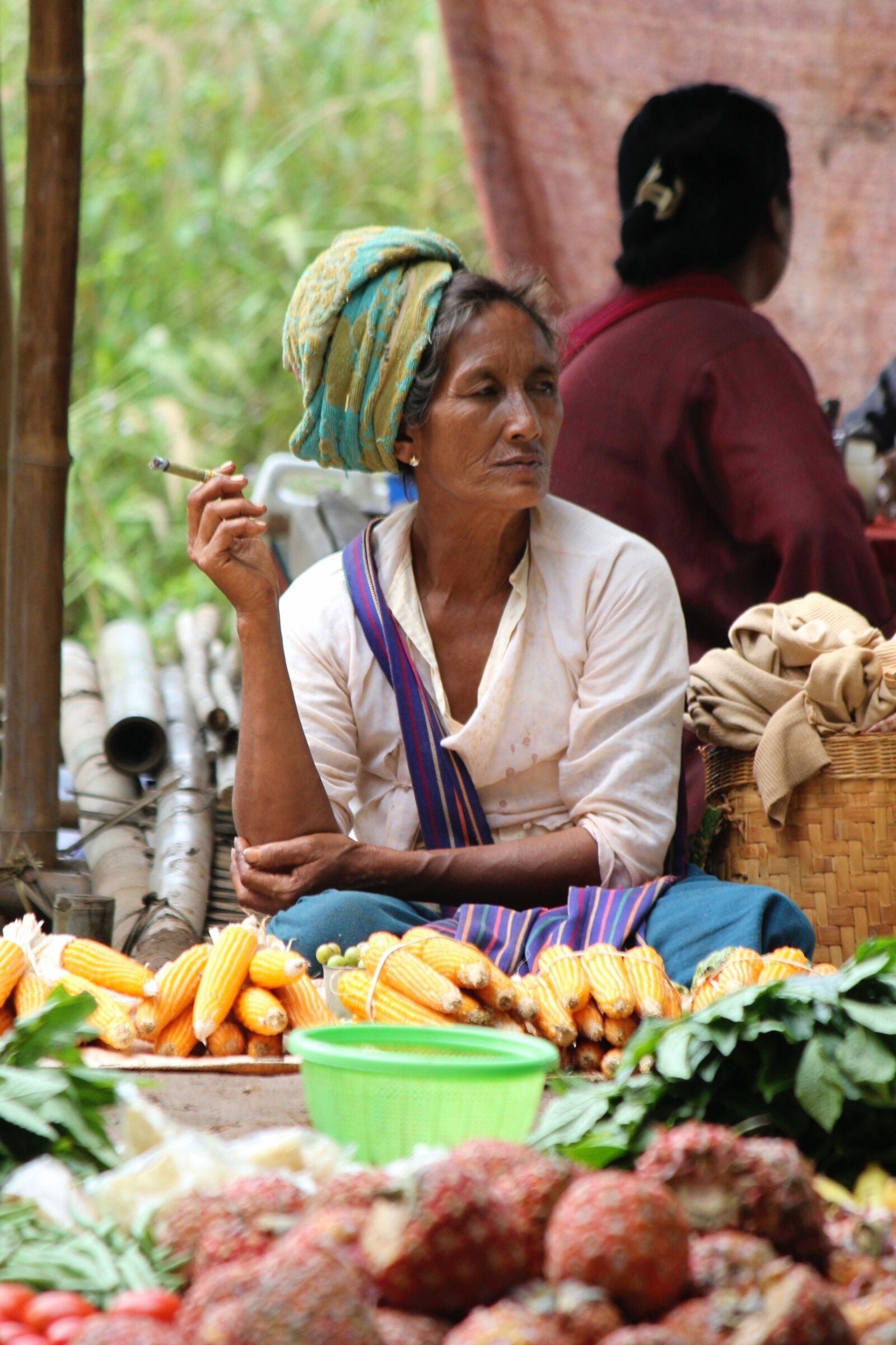 Canon EOS 550D (EOS Rebel T2i / EOS Kiss X4) sample photo. Myanmar, cigar, smoking photography