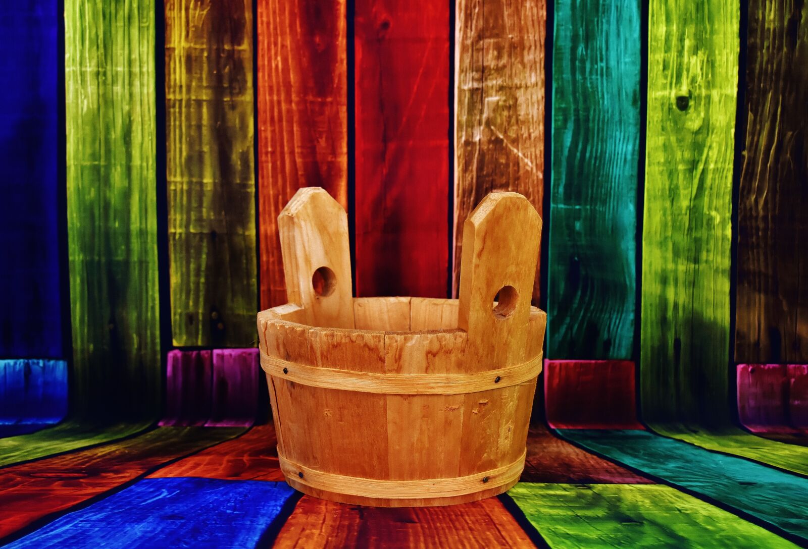 Nikon D7200 sample photo. Wooden bucket, wood planks photography