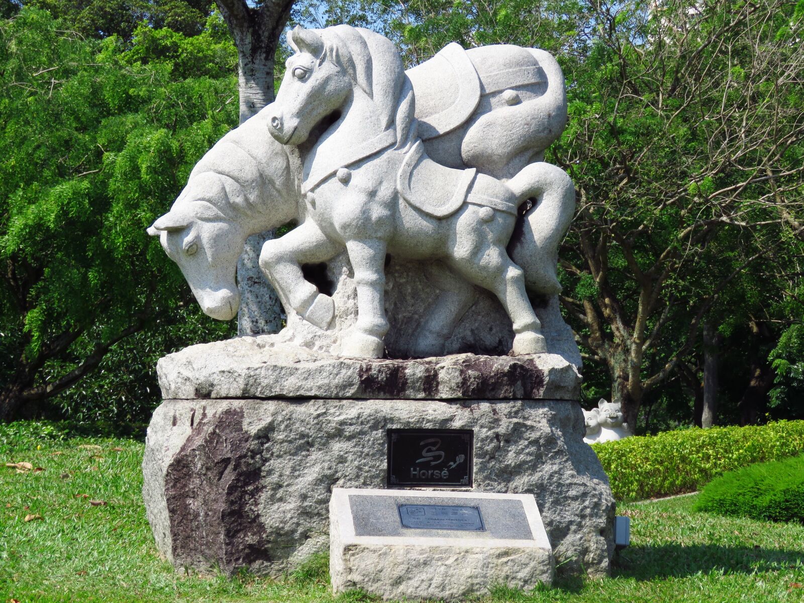 Canon PowerShot SX60 HS sample photo. Idol, horse, chinese garden photography