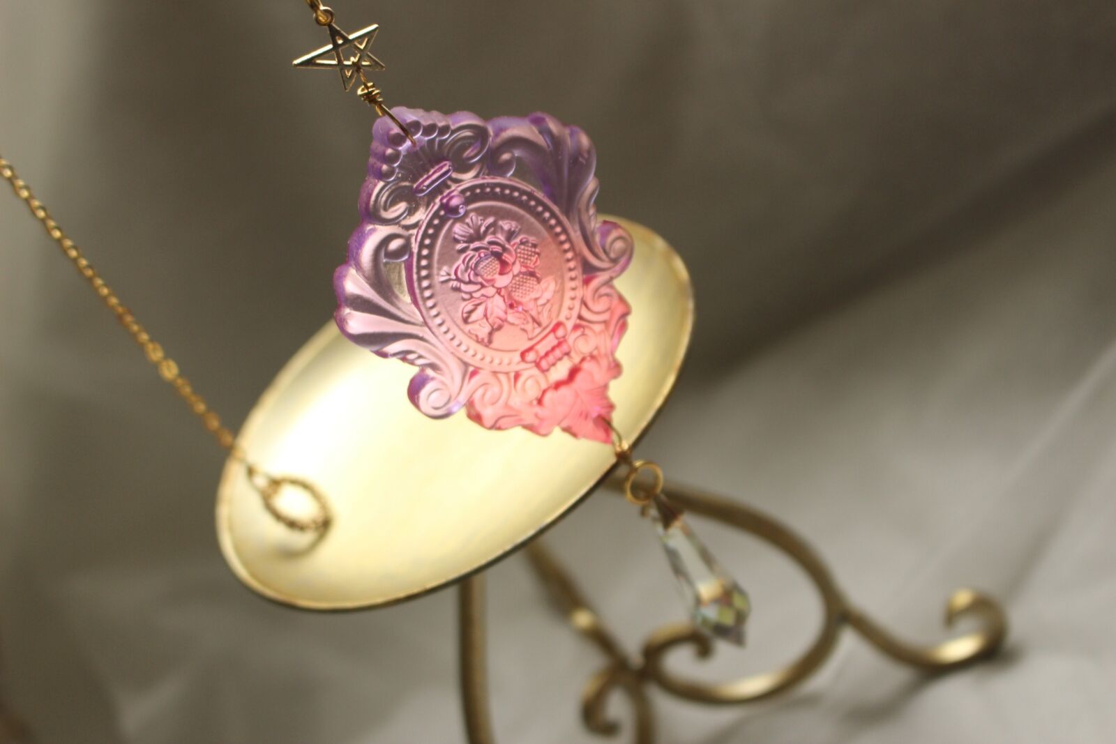 Canon EOS 100D (EOS Rebel SL1 / EOS Kiss X7) sample photo. Gorgeous, classic, glitter photography