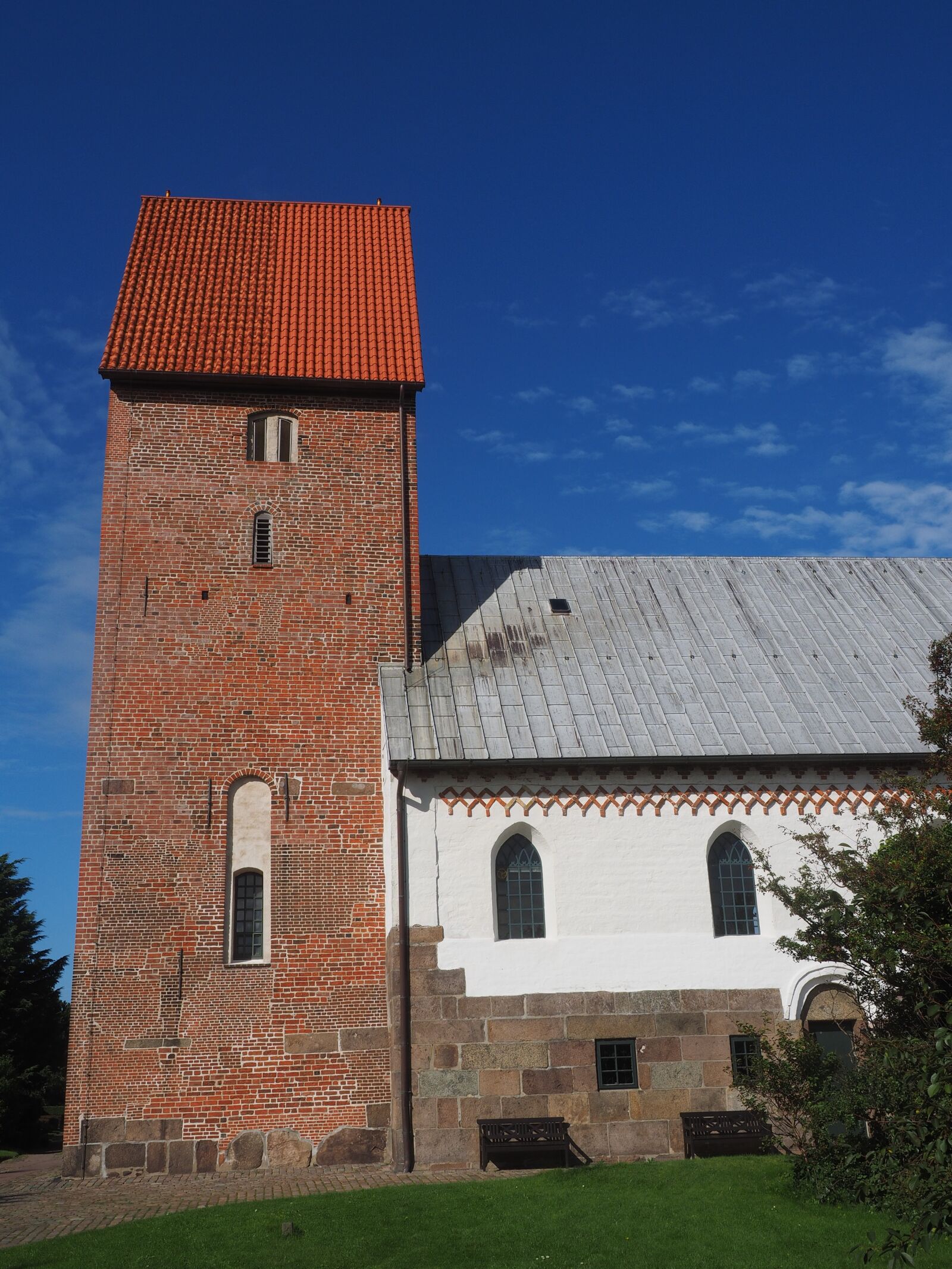 Olympus OM-D E-M1 + Olympus M.Zuiko Digital ED 12-40mm F2.8 Pro sample photo. Church, steeple, brick church photography