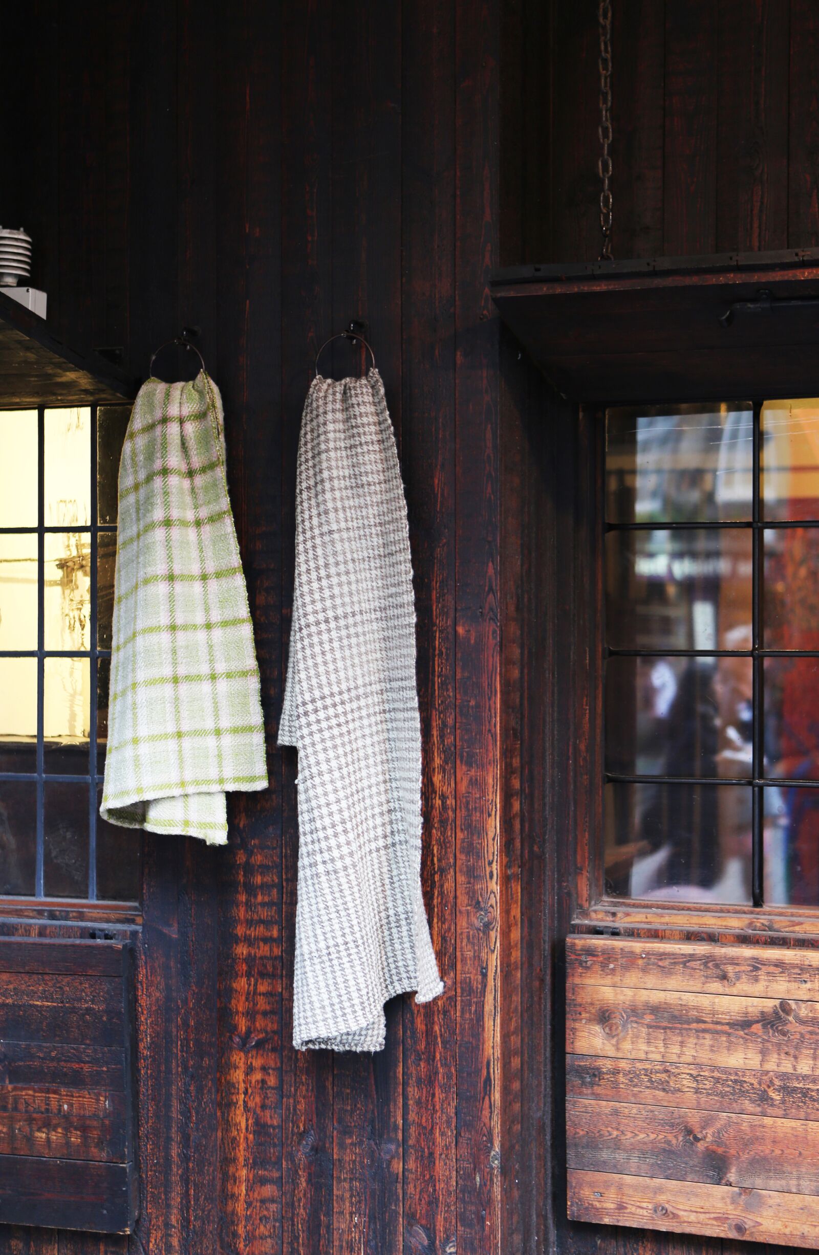 Canon EF 24-70mm F2.8L USM sample photo. Towels, wood, house photography