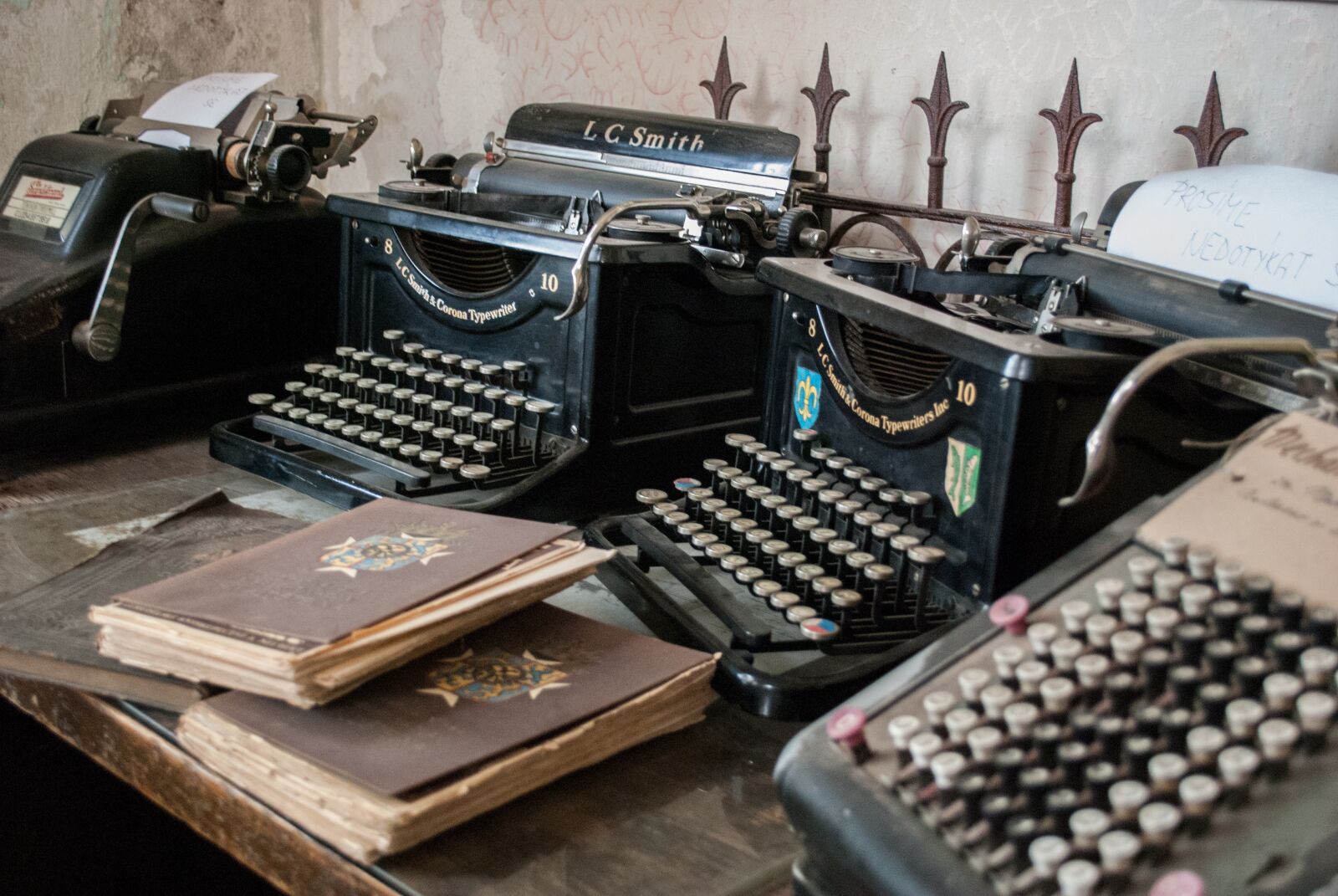 Nikon D60 sample photo. Typewriter, castle, renaissance photography