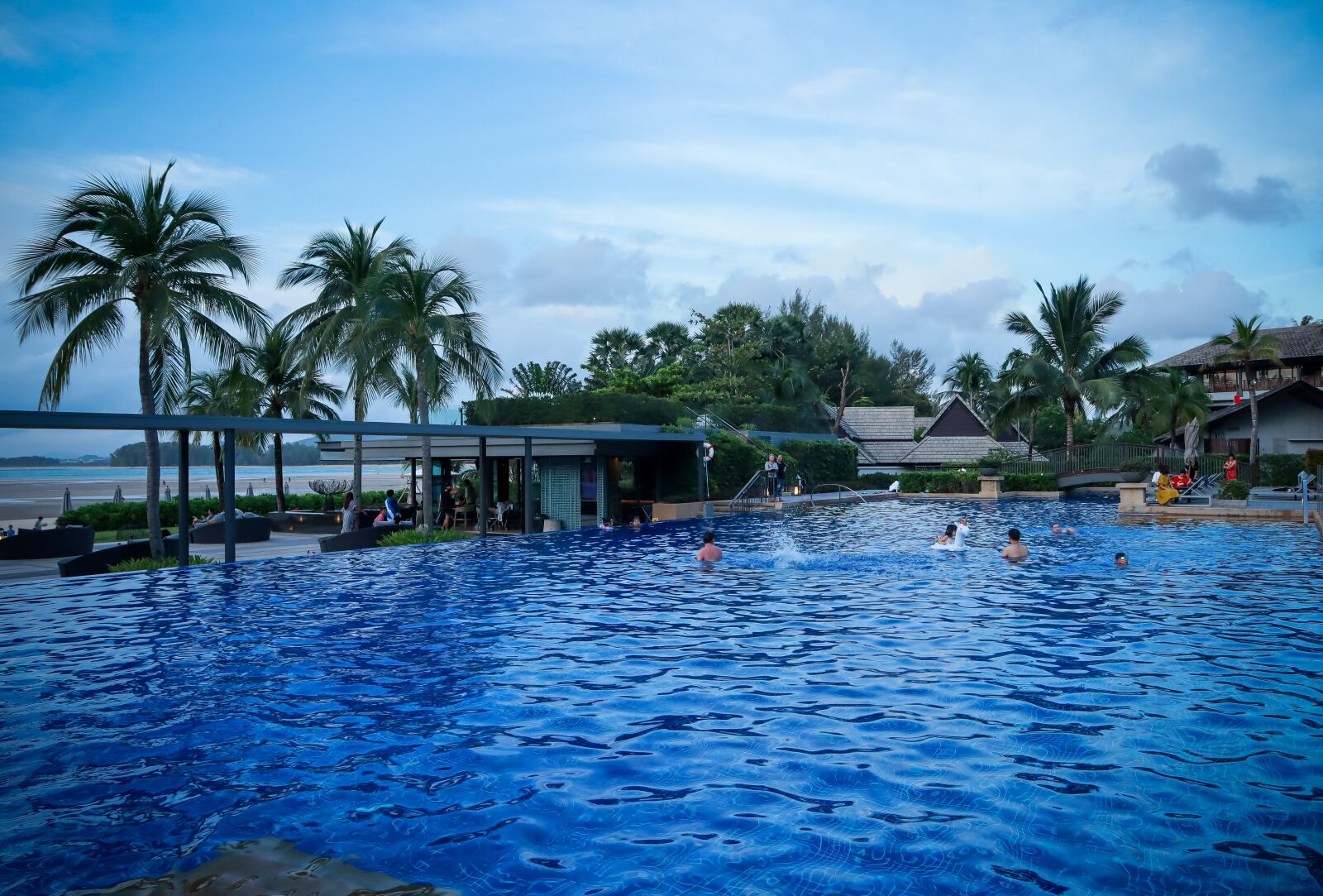 Canon EOS M50 (EOS Kiss M) sample photo. Pool, swimming pool, swim photography