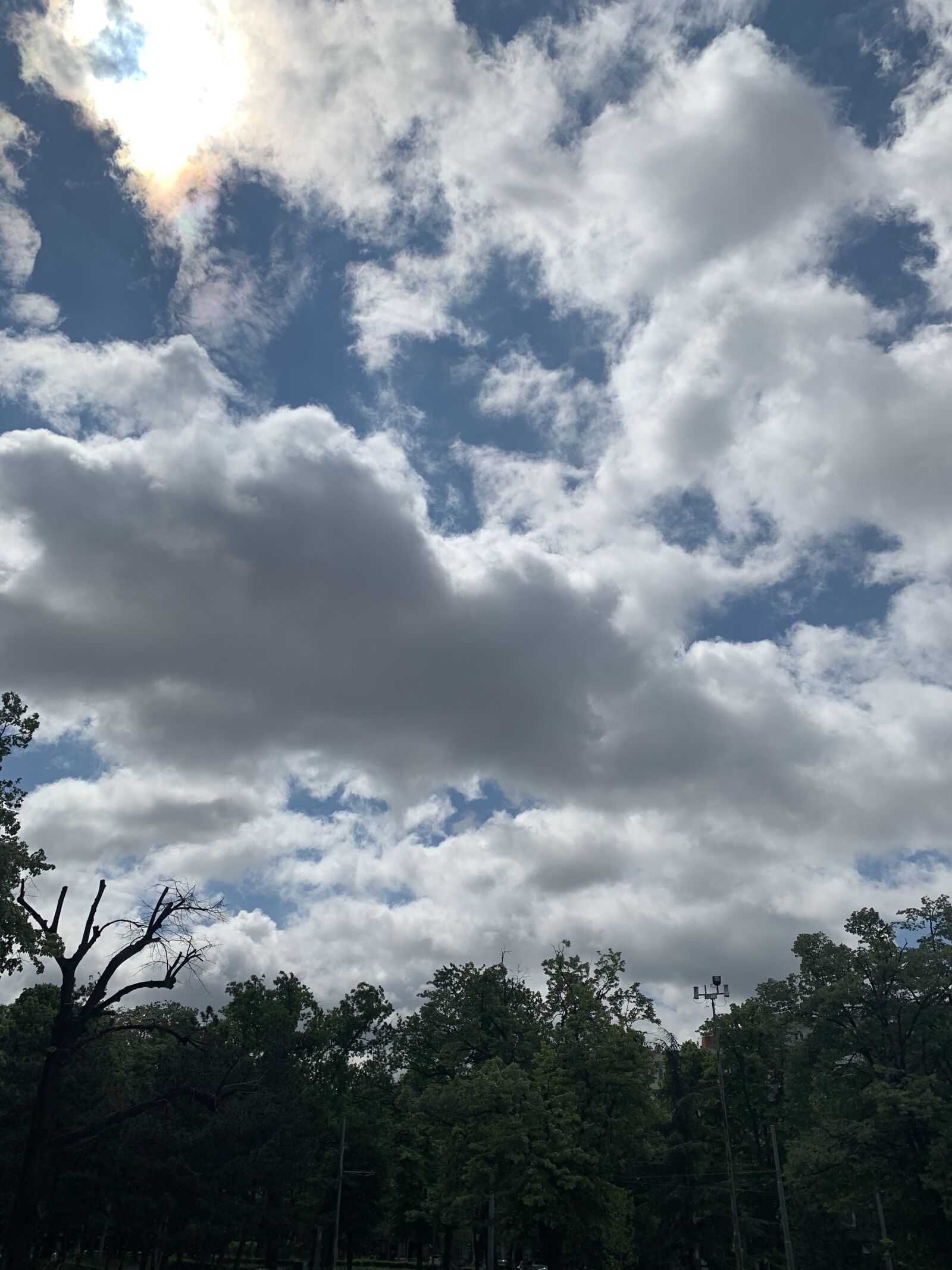Apple iPhone XS Max sample photo. Cloud, sun, sky photography