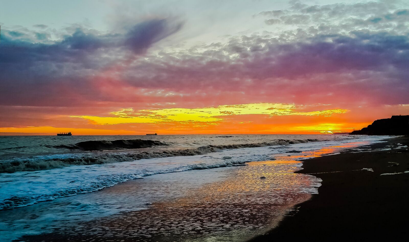 Samsung Galaxy S4 sample photo. Sea, sunset, foam photography