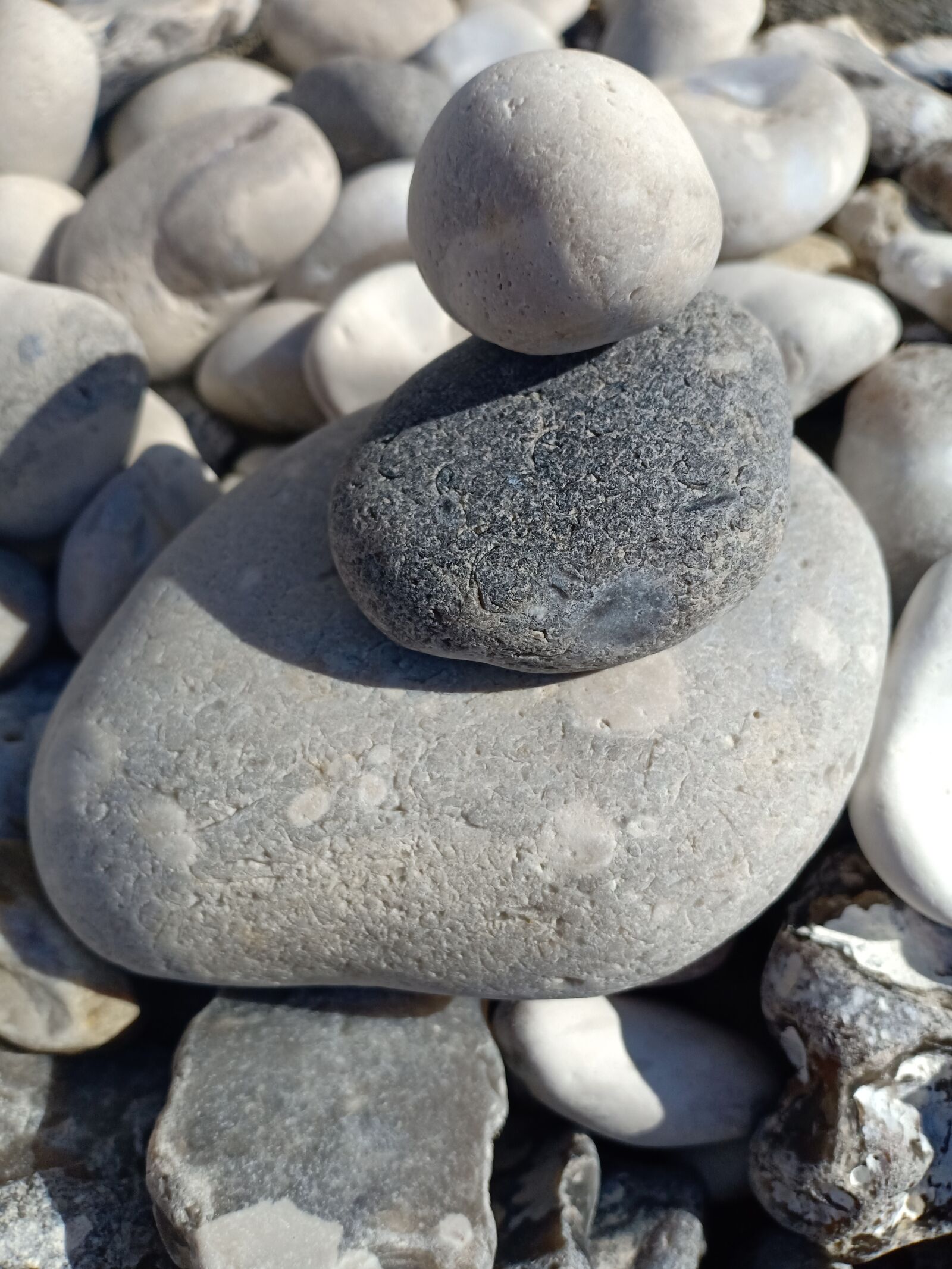 OPPO F7 sample photo. Boulders, pebble beach, pebbles photography