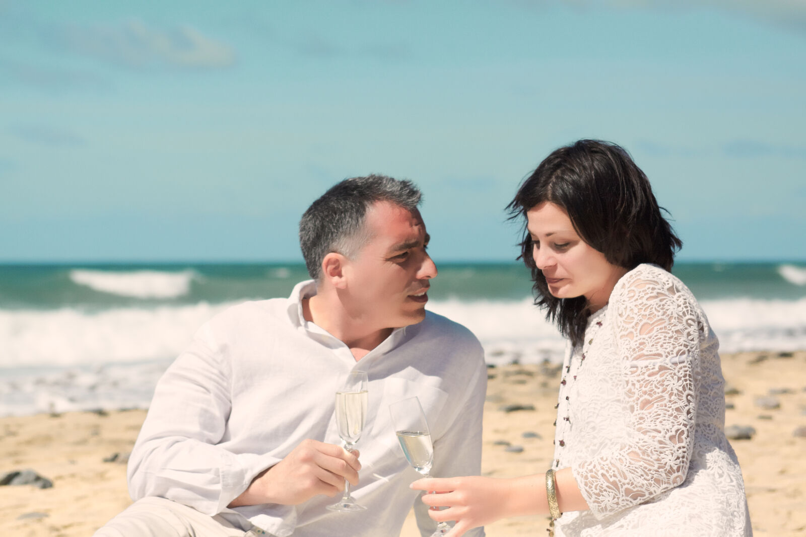 Canon EOS 50D sample photo. Adult, affectionate, alcohol, beach photography
