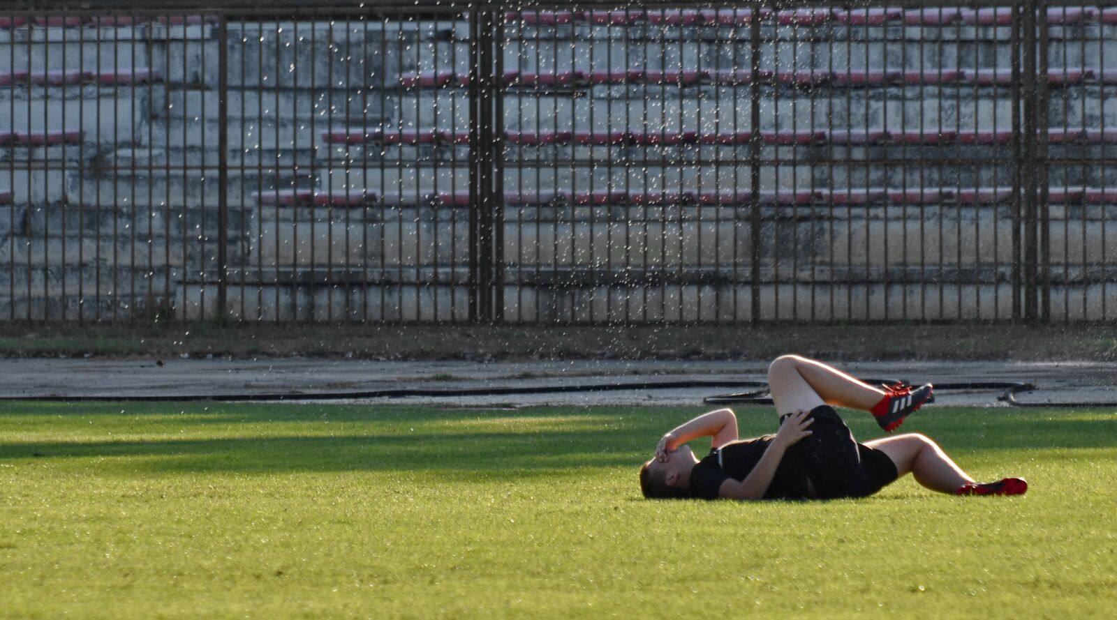 Nikon D5500 sample photo. Field, football player, injury photography