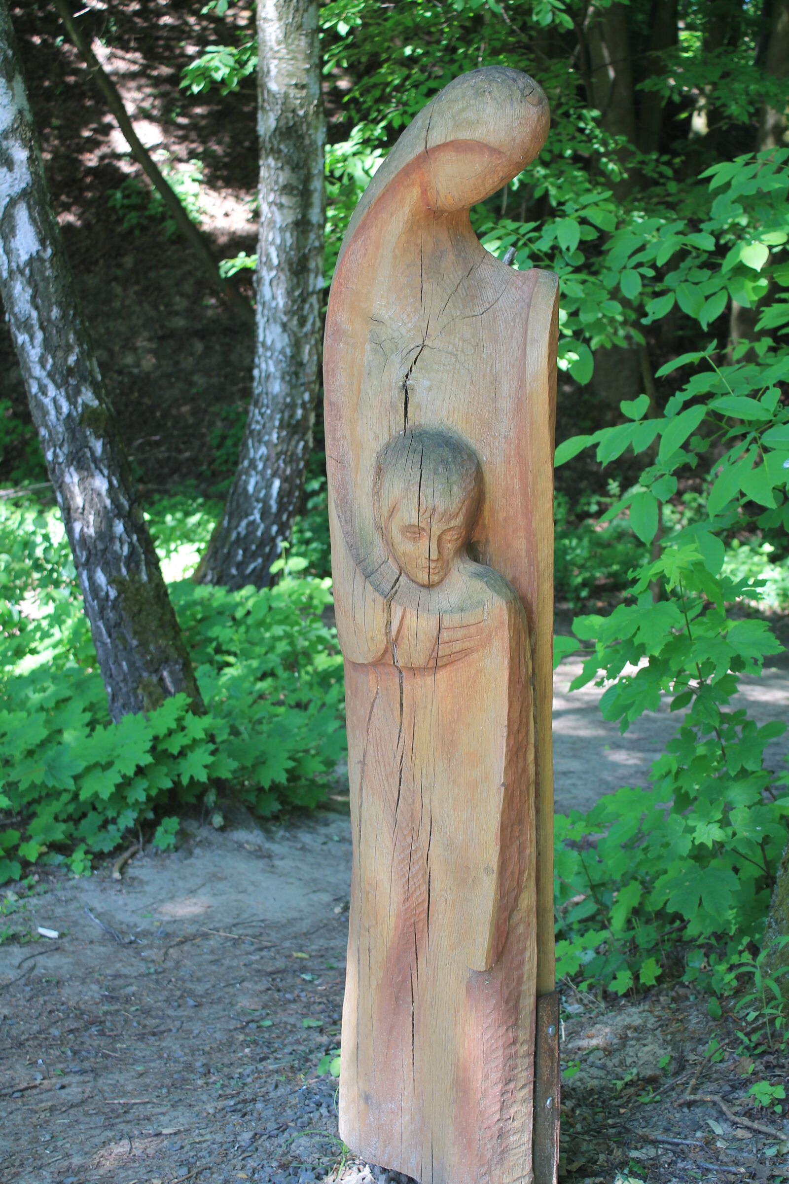 Canon EOS 1100D (EOS Rebel T3 / EOS Kiss X50) sample photo. Sculpture, mother and son photography