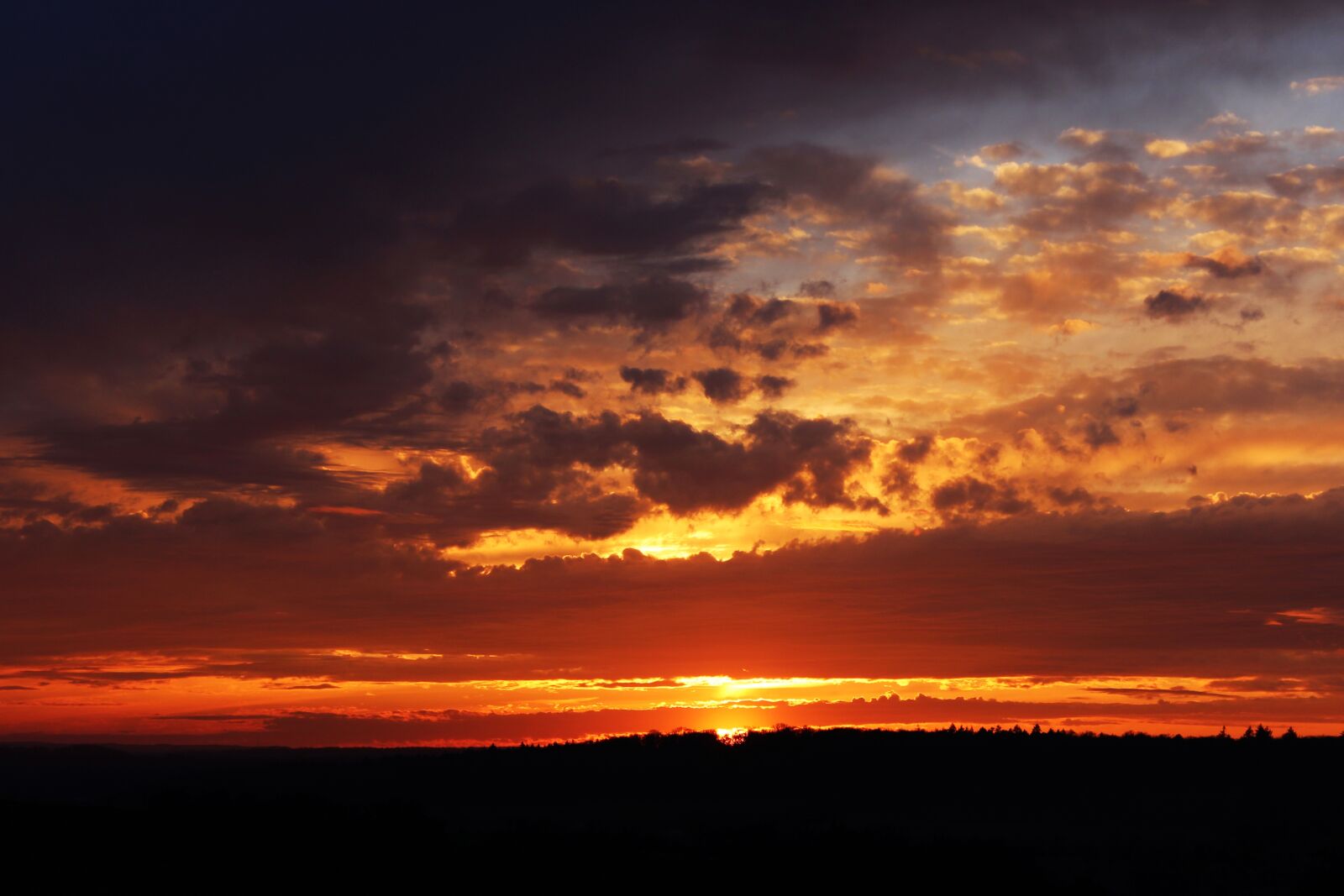 Canon EOS 600D (Rebel EOS T3i / EOS Kiss X5) sample photo. Clouds, abendstimmung, sun photography