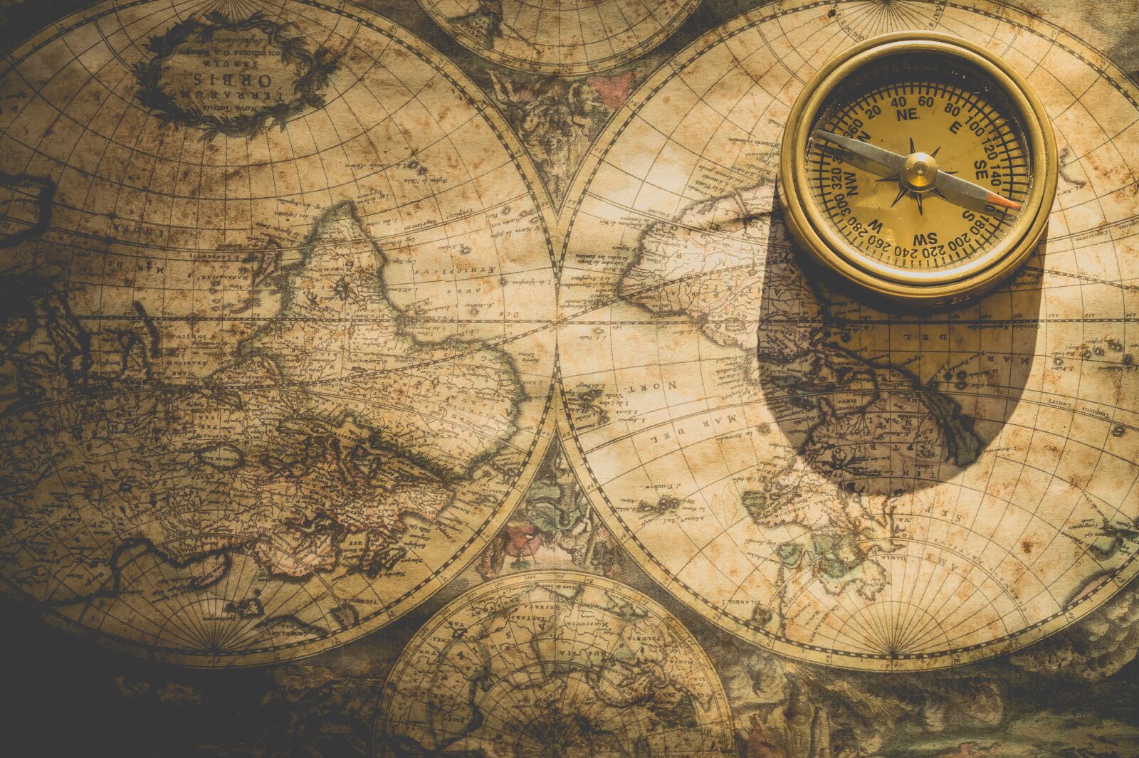 105mm F2.8 sample photo. Compass, map, direction photography