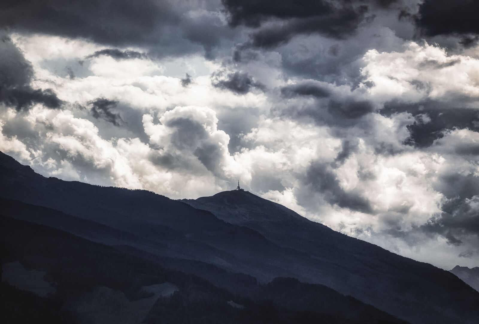 Olympus OM-D E-M10 II sample photo. Clouds, mountains, tyrol photography