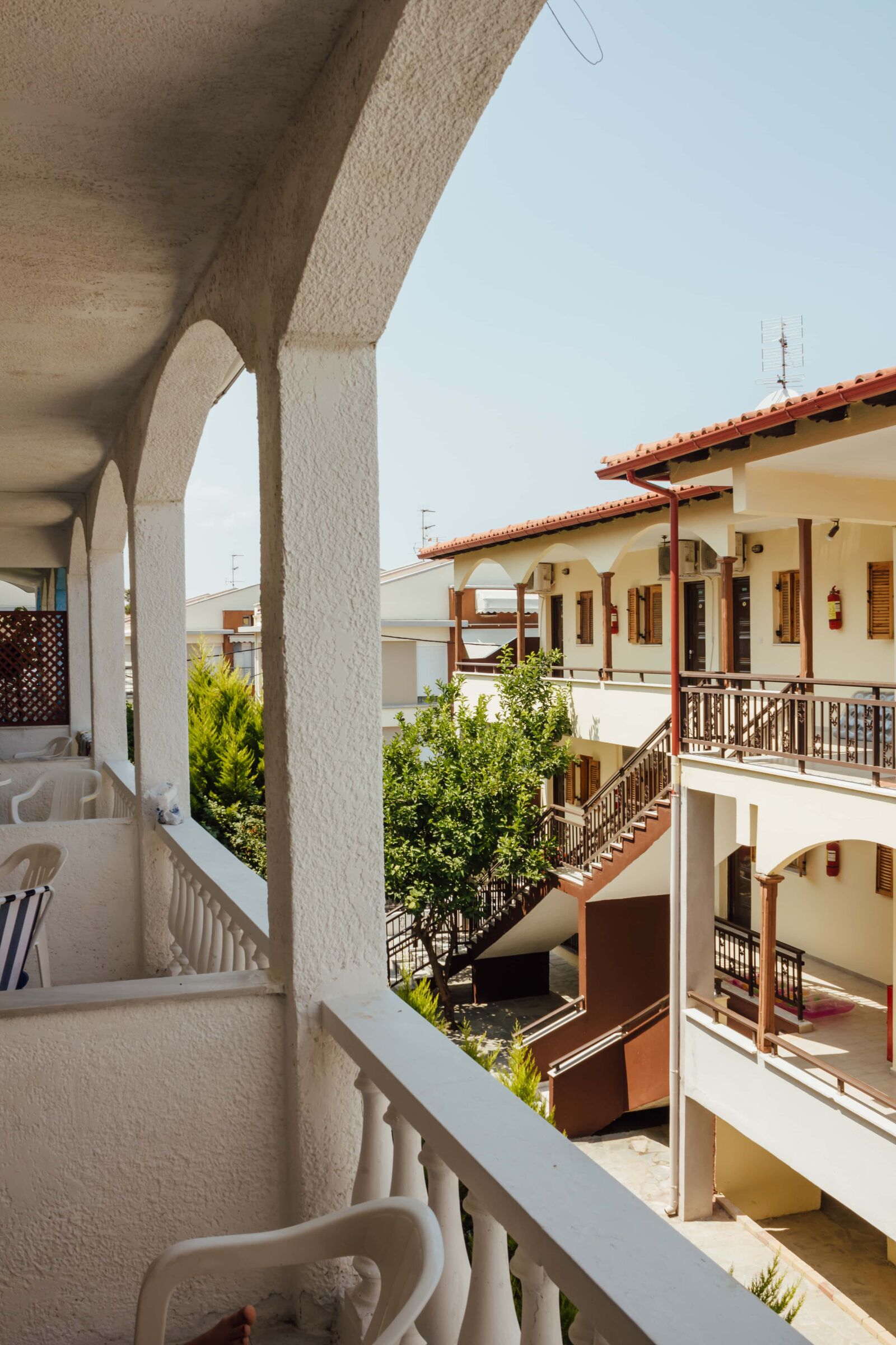 Canon EF-S 18-55mm F3.5-5.6 IS sample photo. Balcony, hotel, greece, tourism photography