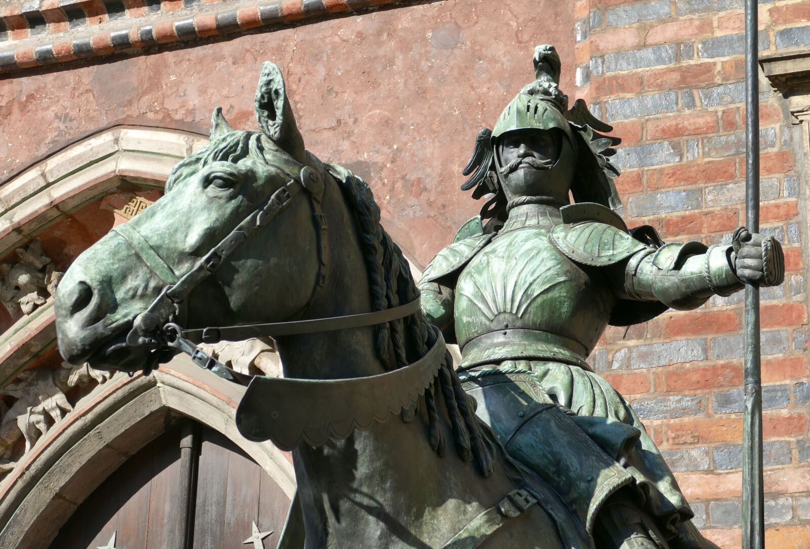 Panasonic Lumix DMC-FZ1000 sample photo. Bremen, monument, statue photography