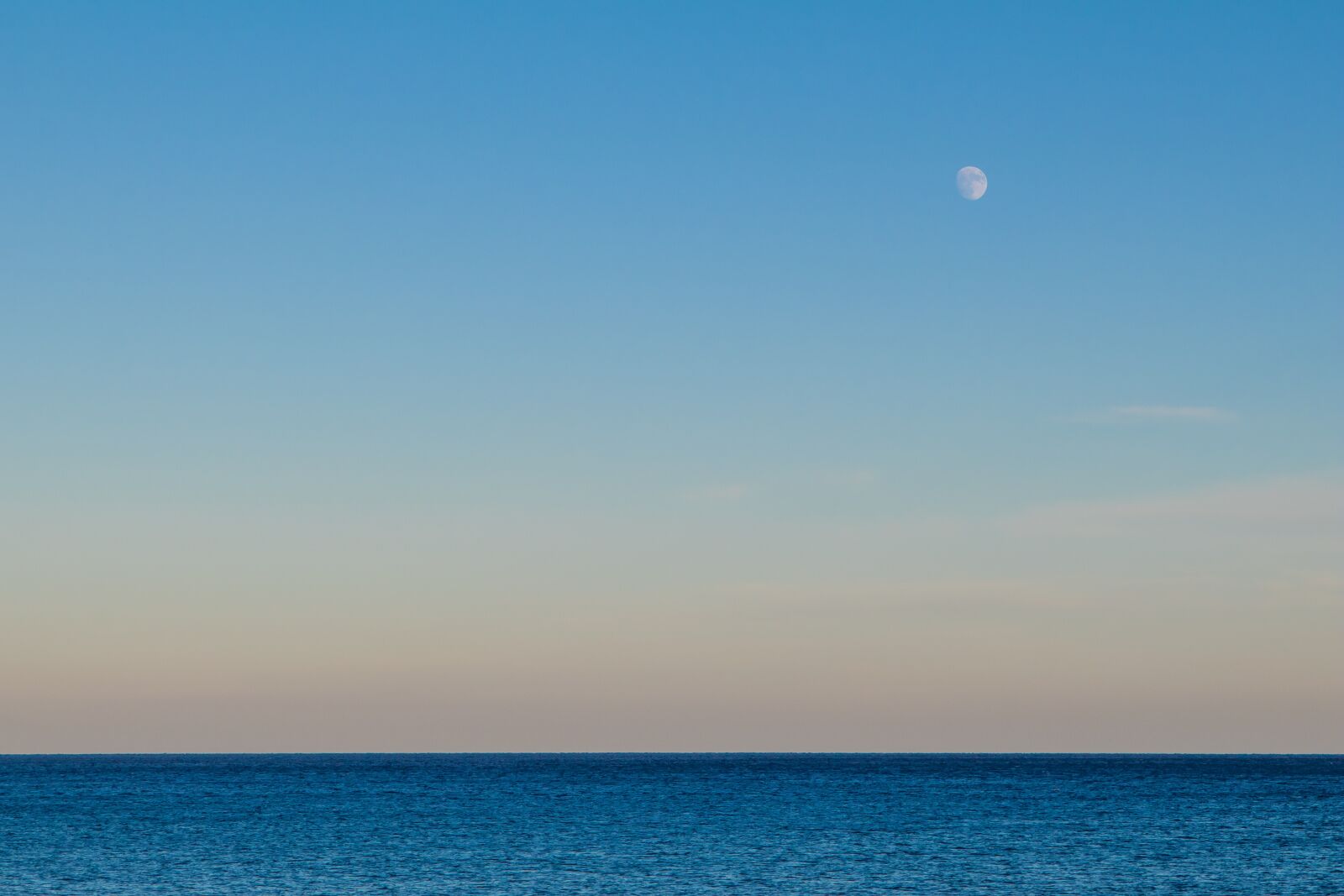 Canon EOS 80D + Canon EF 24-70mm F2.8L USM sample photo. Horizon, moon, water photography