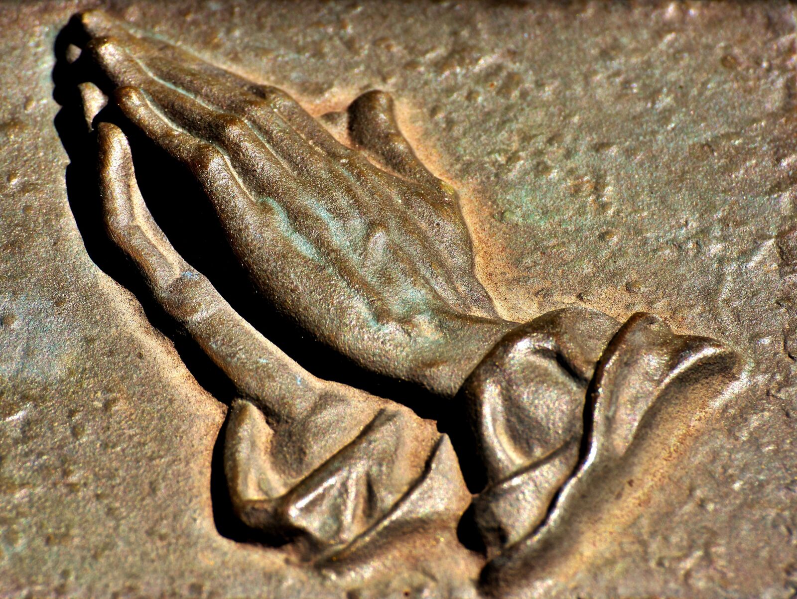 Nikon D7200 sample photo. Praying hands, metallic, religious photography