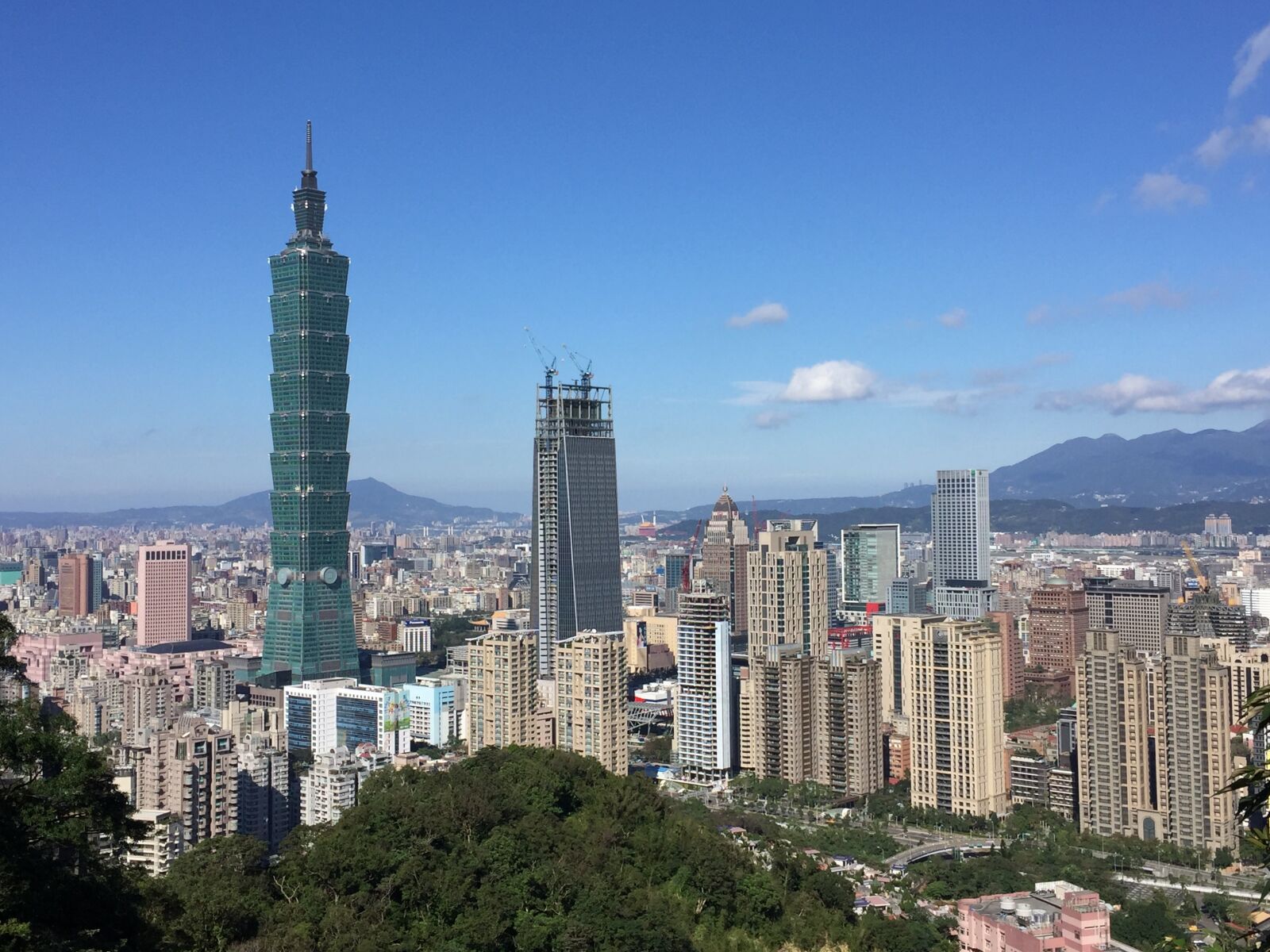 iPhone 6 Plus back camera 4.15mm f/2.2 sample photo. Tower, xiangshan, 101 building photography