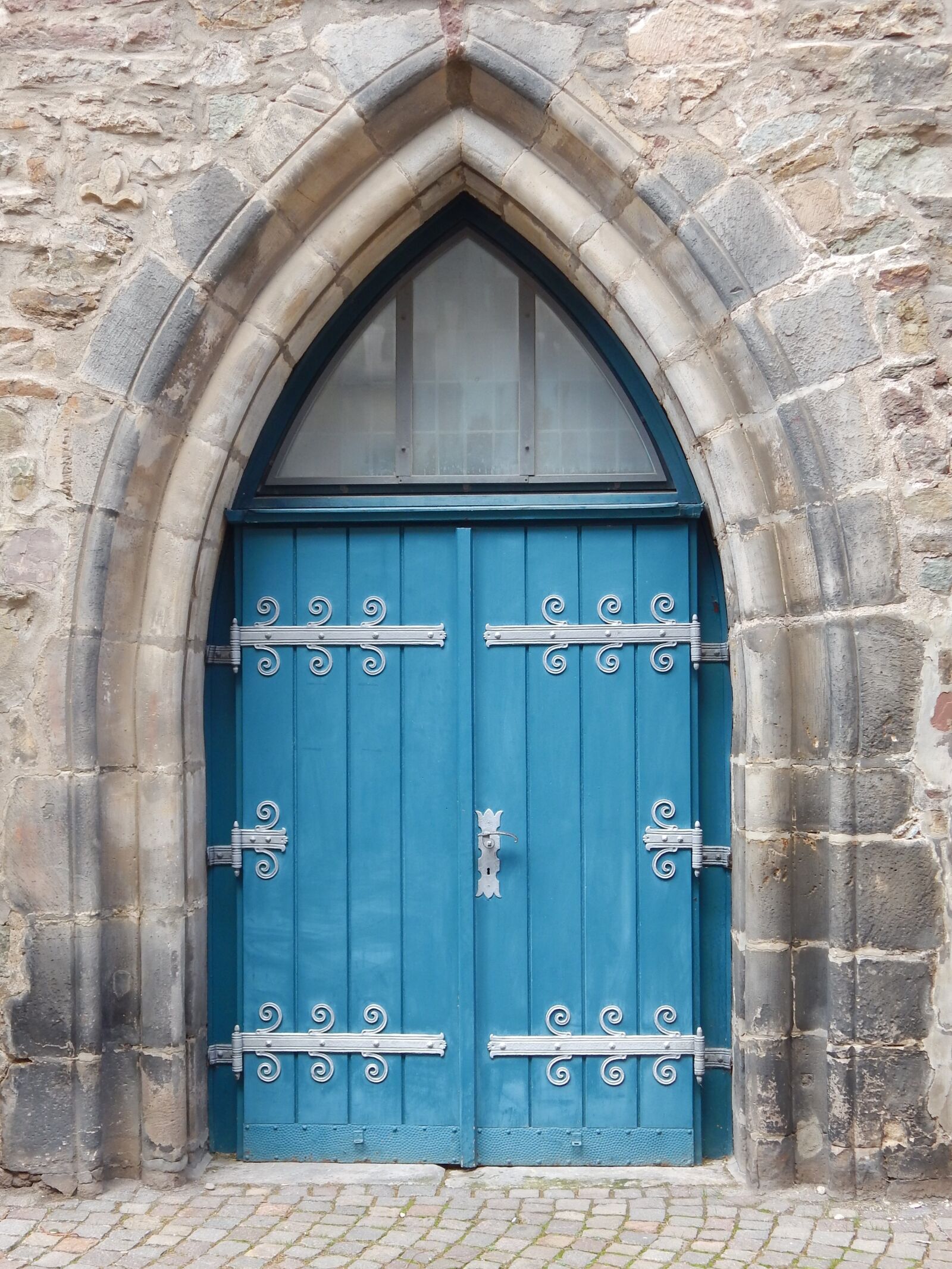 Nikon Coolpix L830 sample photo. Door, church, medieval photography