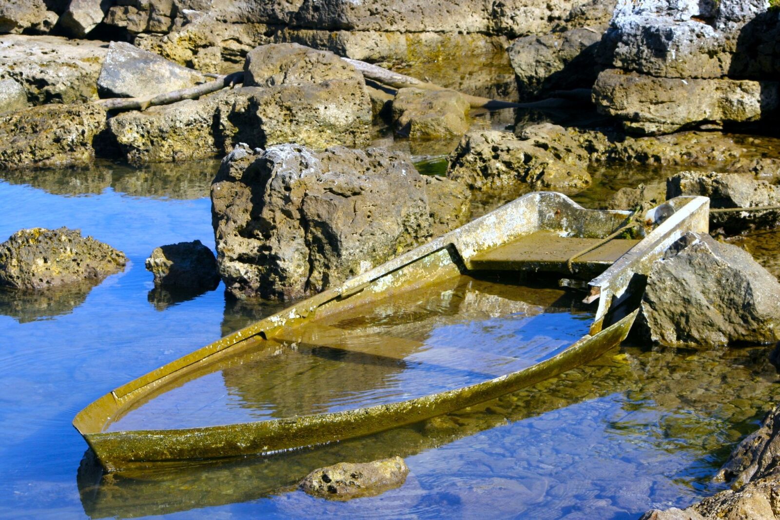Canon EOS 400D (EOS Digital Rebel XTi / EOS Kiss Digital X) sample photo. Waters, nature, rock photography