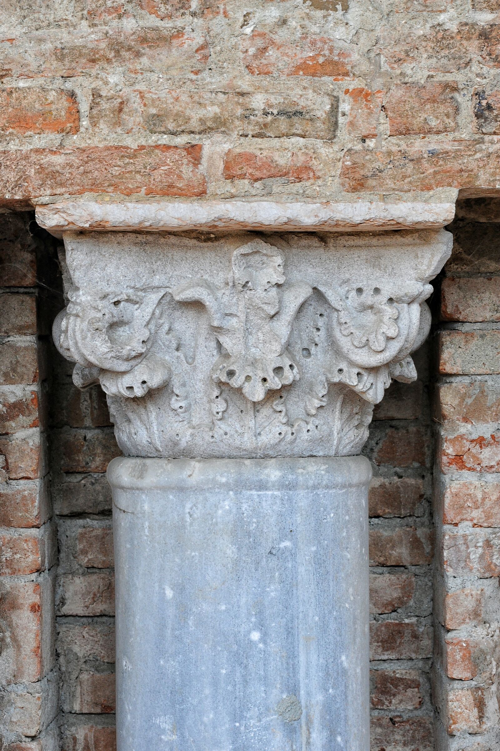 Nikon D700 sample photo. Capitello, texture, paint photography