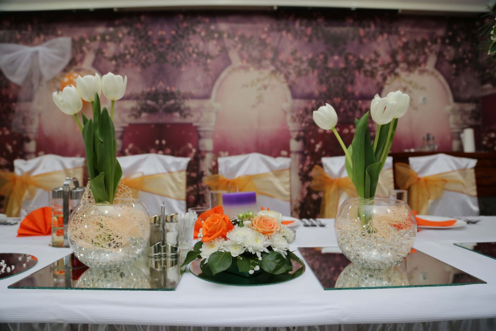 Canon EF 24-105mm F4L IS USM sample photo. Tulips, table, furniture, banquet photography