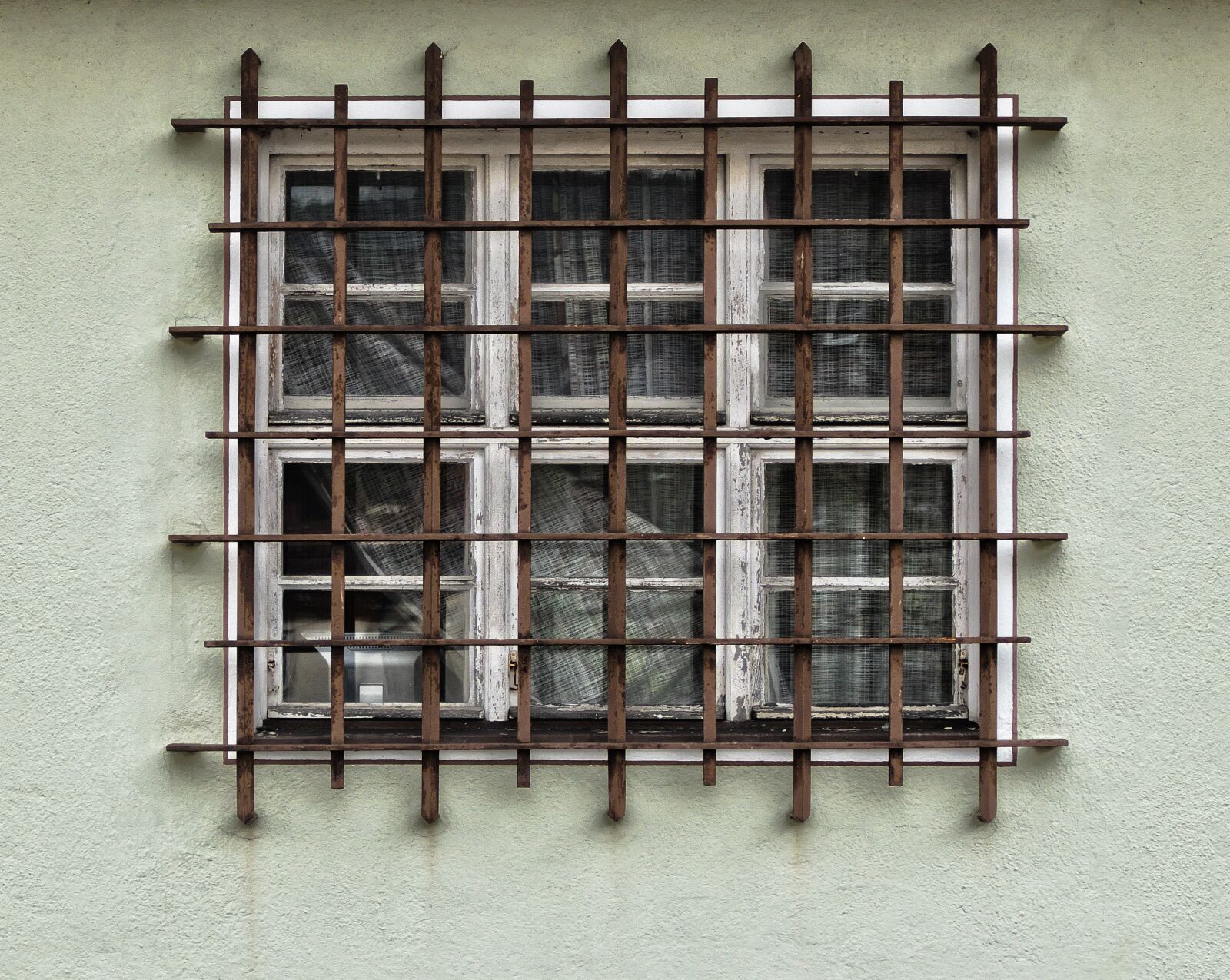 Panasonic Lumix DMC-FZ1000 sample photo. Facade, grid, window photography
