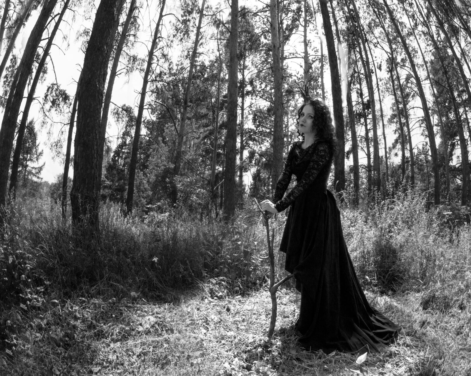 Canon EOS 6D + Canon EF 24-105mm F4L IS USM sample photo. Girl, queen, black dress photography
