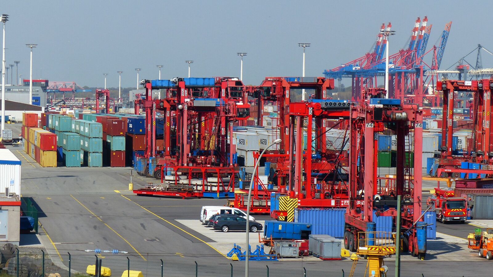 Panasonic Lumix DMC-FZ200 sample photo. Container lifter, container, port photography
