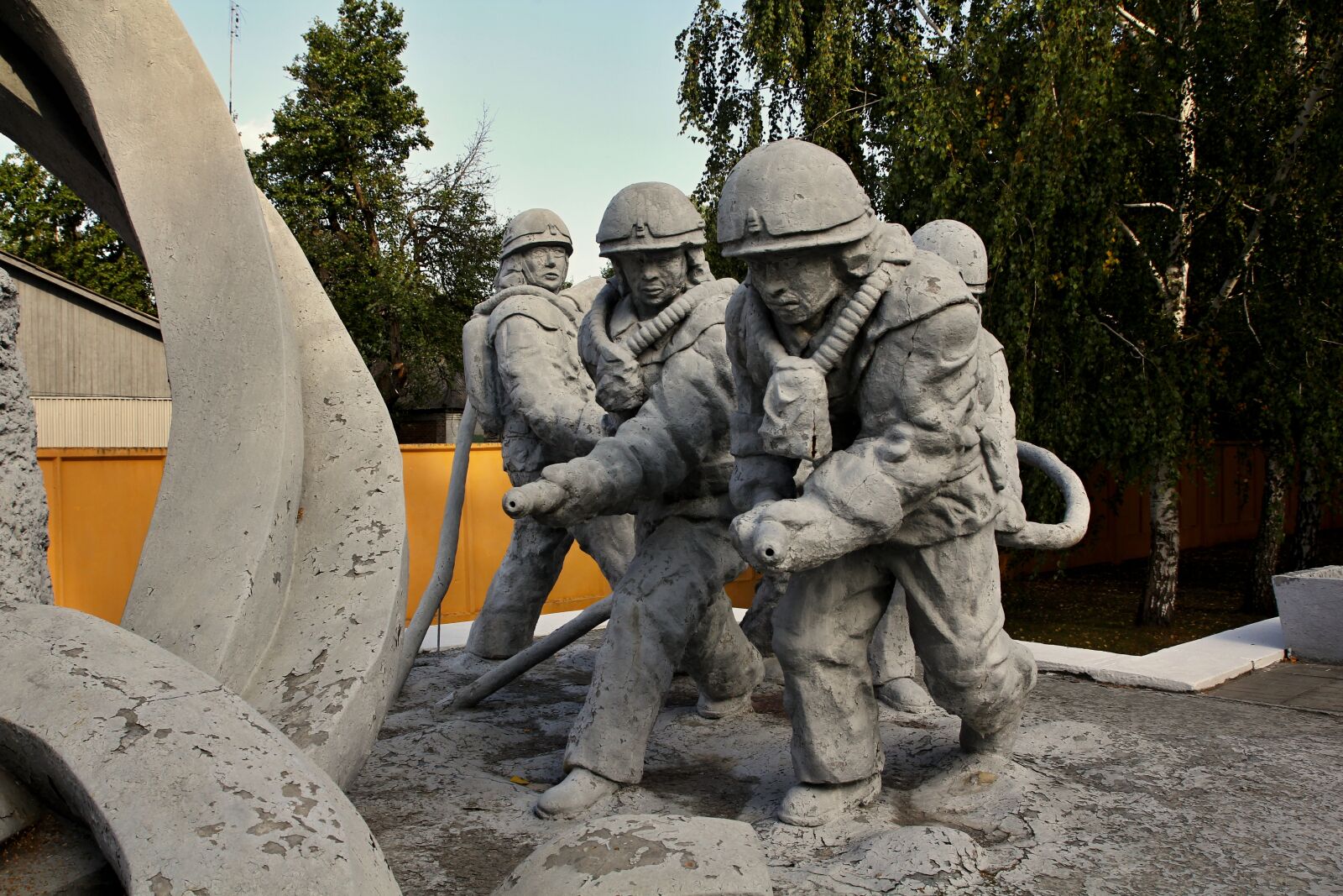 Canon EOS 60D sample photo. Memorial, firefighters, statue photography