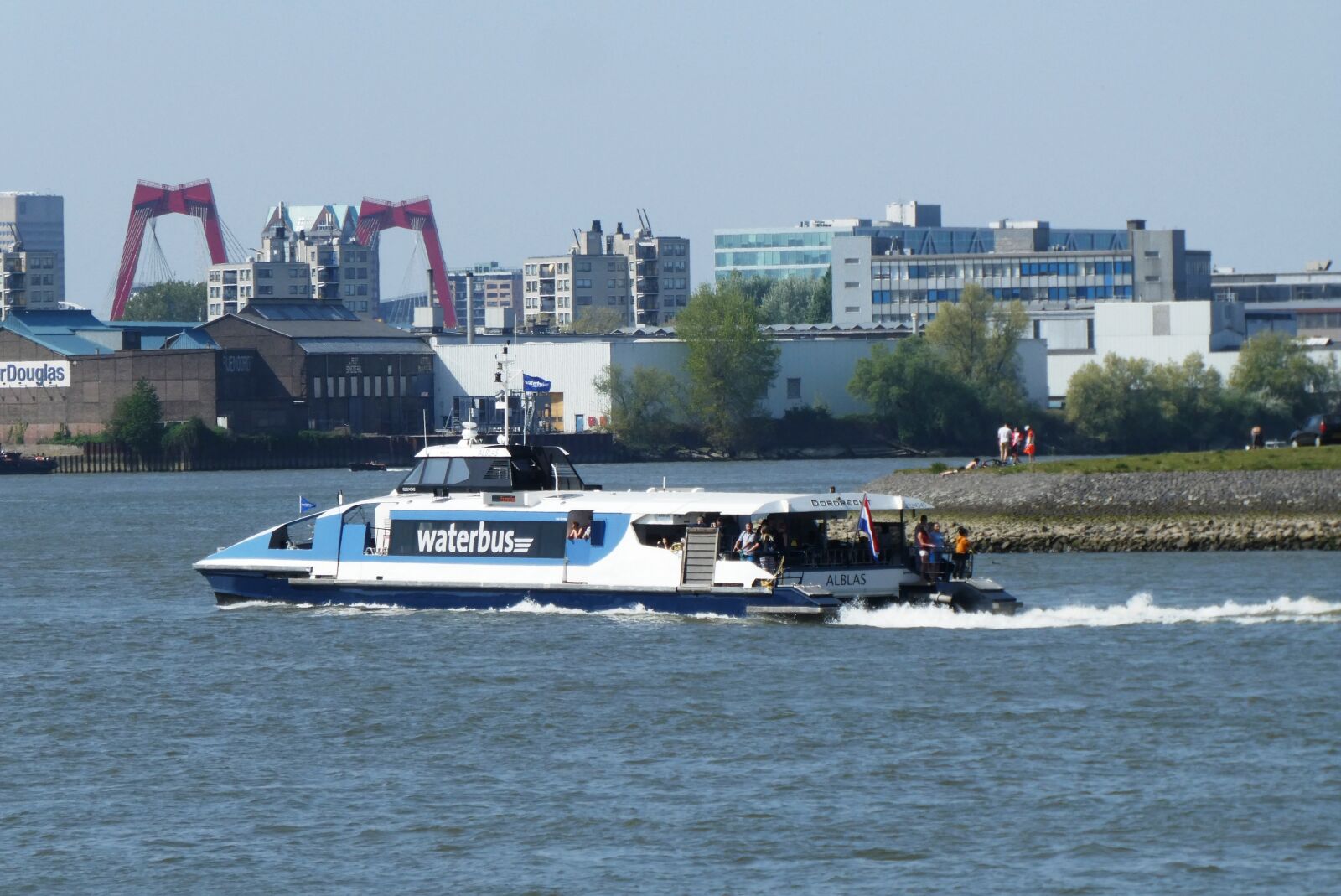 Panasonic Lumix DC-ZS70 (Lumix DC-TZ90) sample photo. Water bus, mesh, river photography