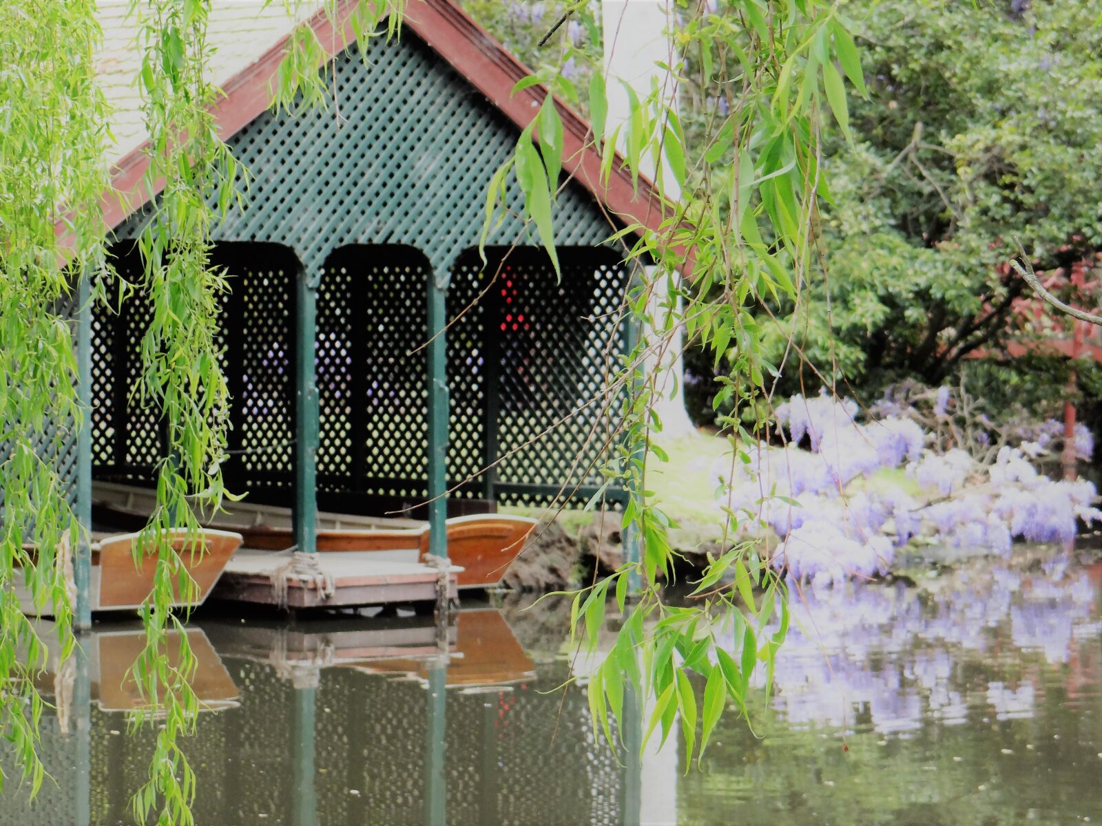 Sony DSC-HX200V sample photo. Boathouse, water, tranquil photography