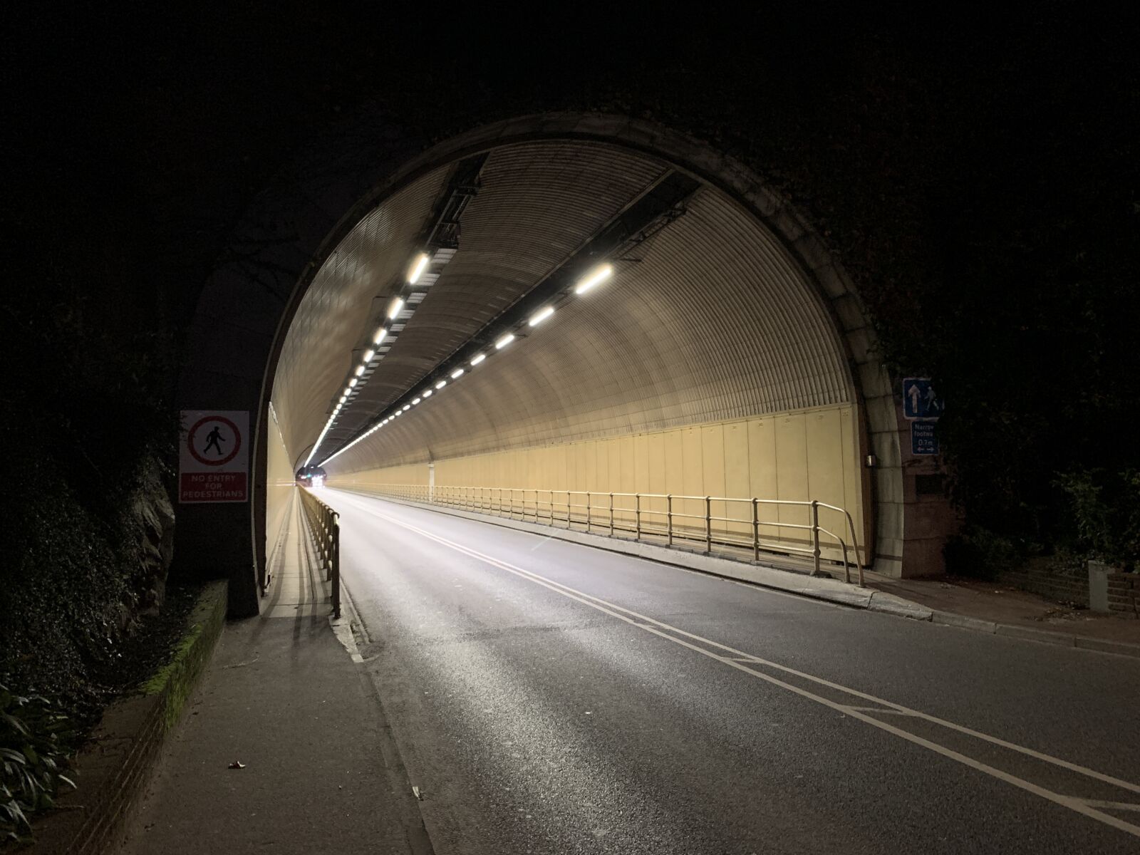 Apple iPhone XS Max sample photo. Tunnel, la route du photography