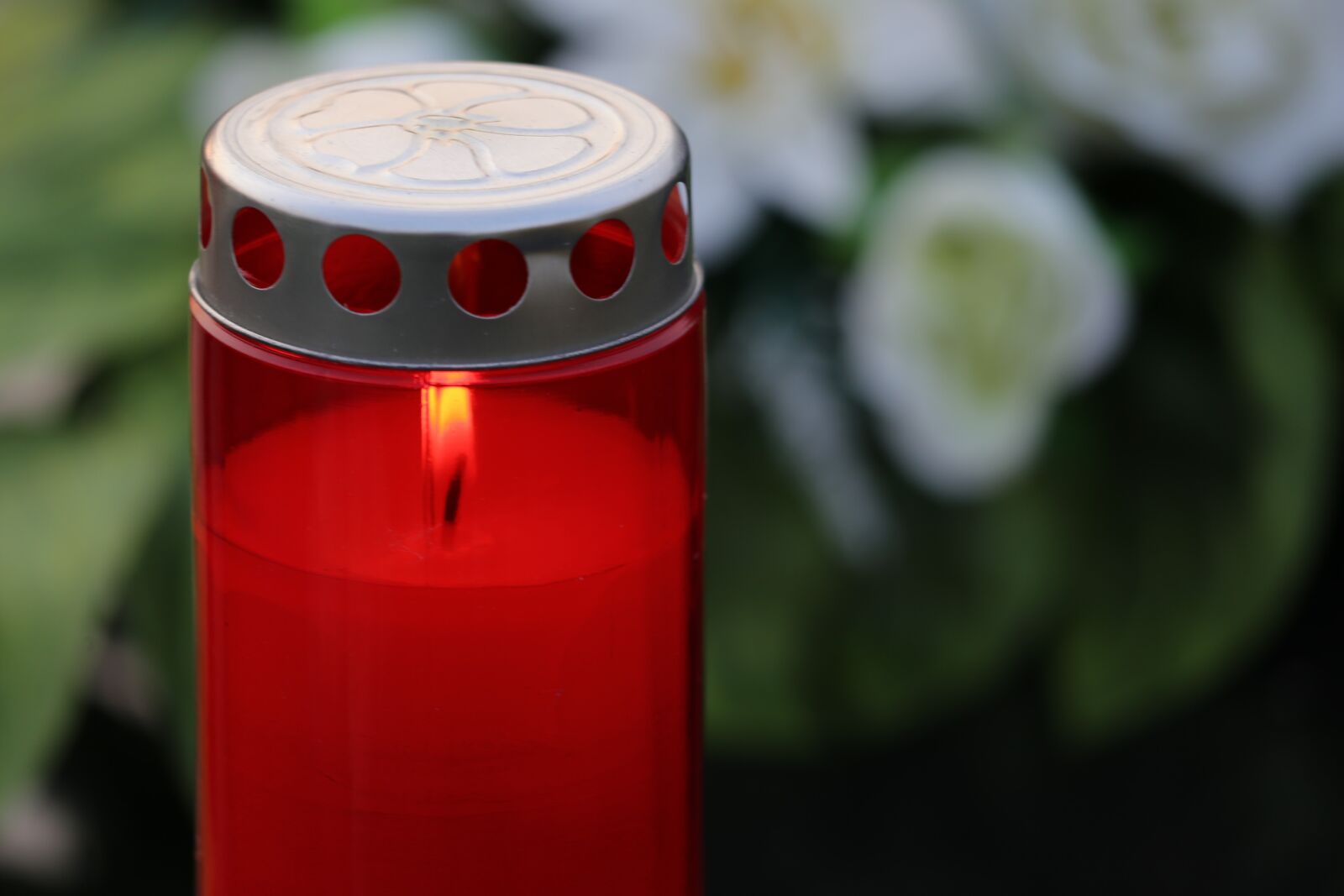 Canon EOS 6D + Canon EF 70-300 F4-5.6 IS II USM sample photo. Red candle, light, love photography