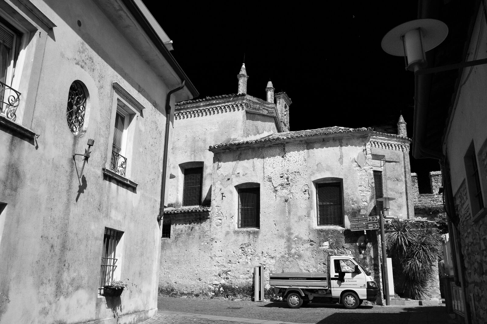 Ricoh GR III sample photo. Historic center, italy, sirmione photography