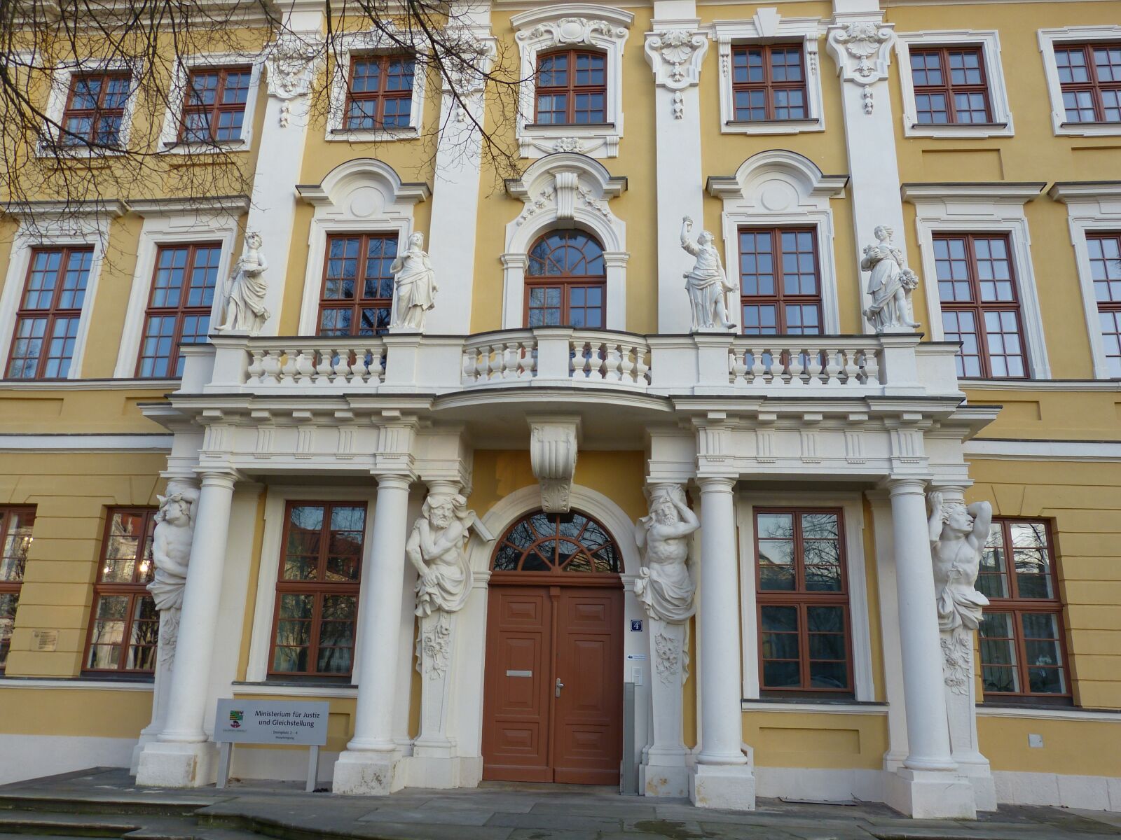 Panasonic Lumix DMC-FZ150 sample photo. Magdeburg, art nouveau, facade photography