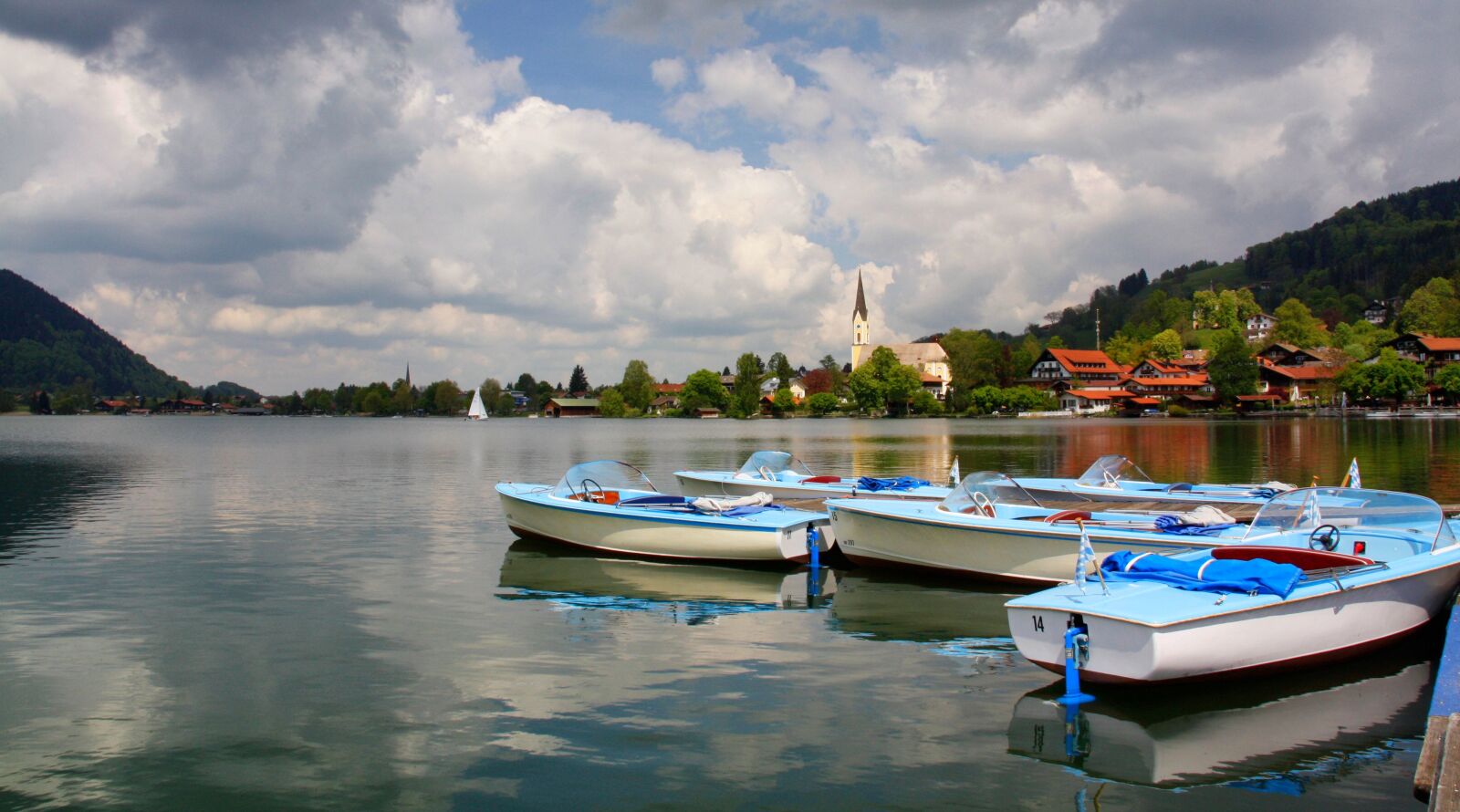 Canon EOS 450D (EOS Rebel XSi / EOS Kiss X2) sample photo. Waters, boat, travel photography