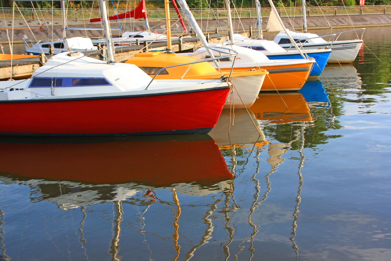 Canon EOS 1000D (EOS Digital Rebel XS / EOS Kiss F) sample photo. Waters, sea, boat photography