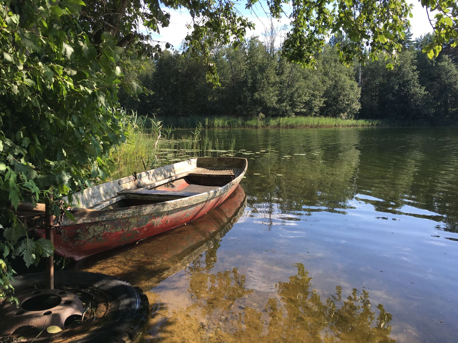 Apple iPhone 6s Plus sample photo. Boat, lake, nature photography